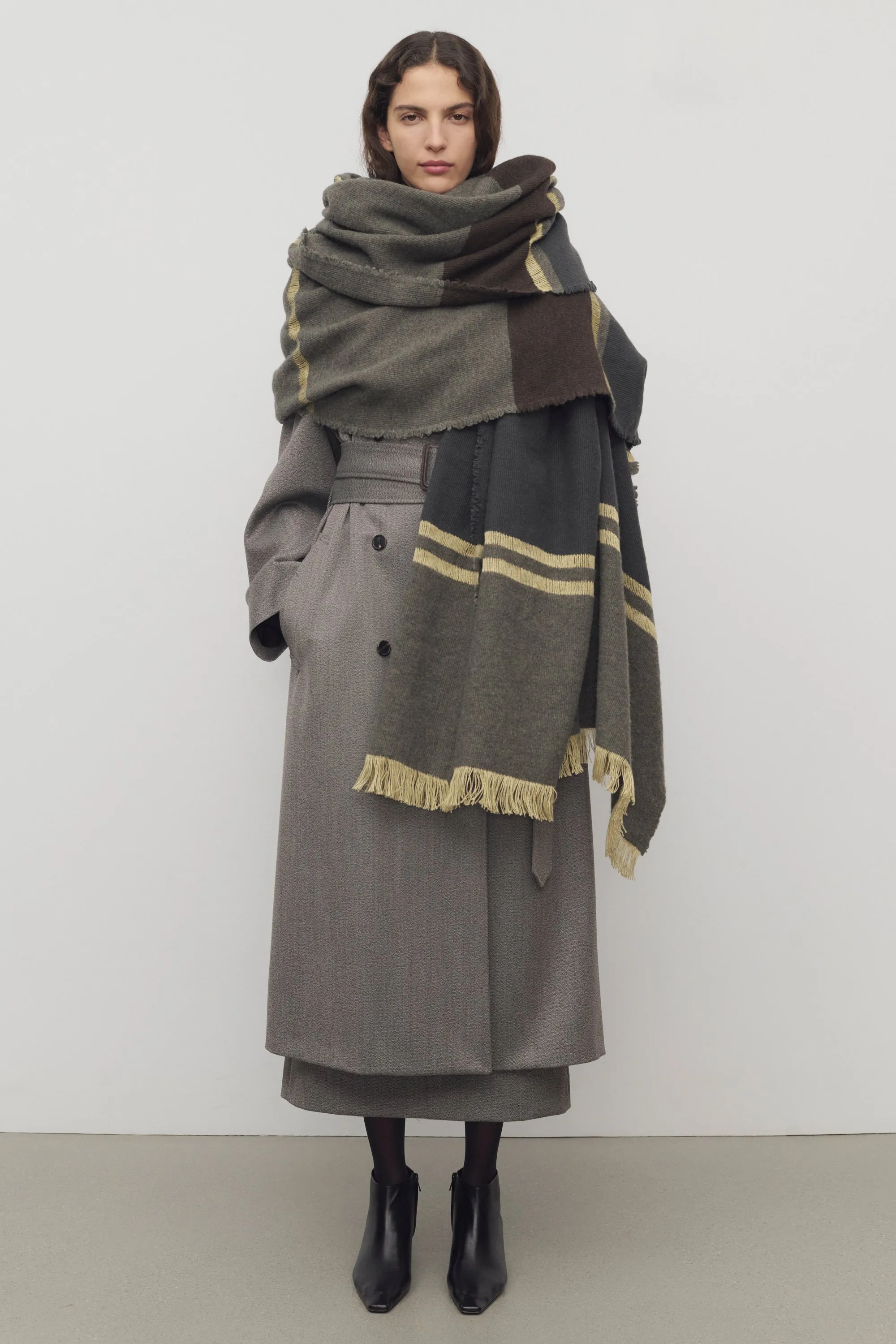 Cuarto Scarf in Linen, Wool and Cashmere sold by The Row product image thumbnail 3