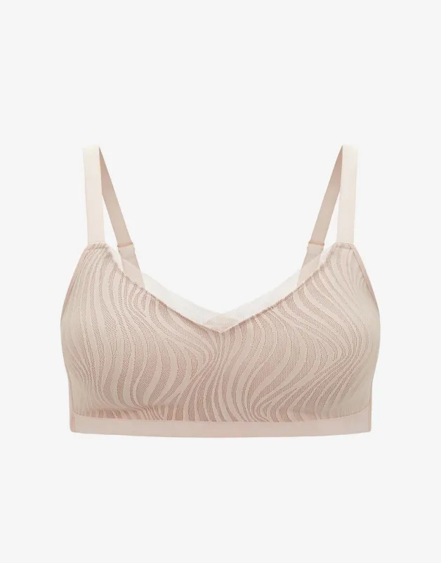 24/7® Classic Wireless Crossover Lace Minimizer made by ThirdLove
