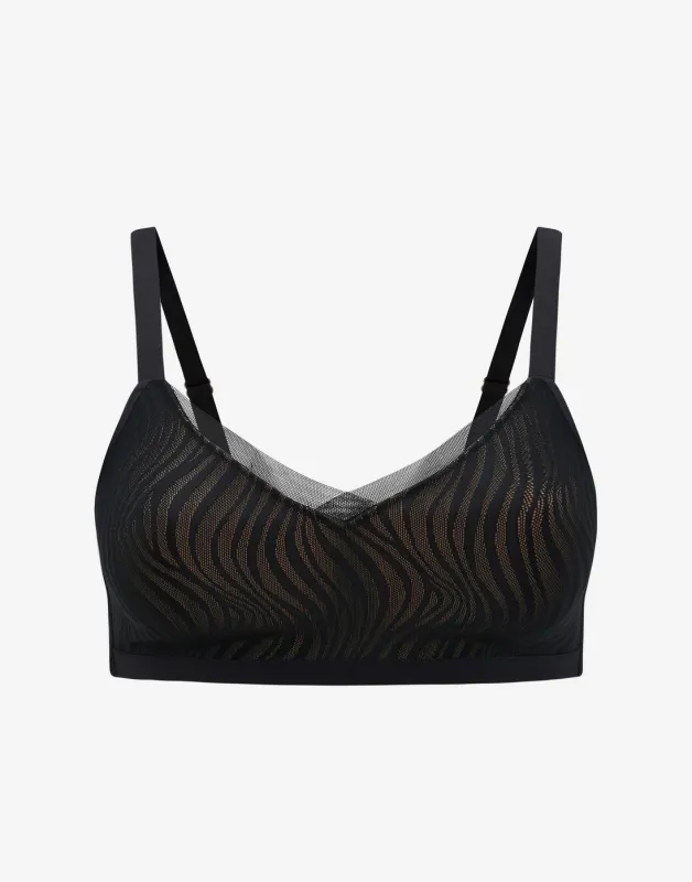 24/7® Classic Wireless Crossover Lace Minimizer made by ThirdLove
