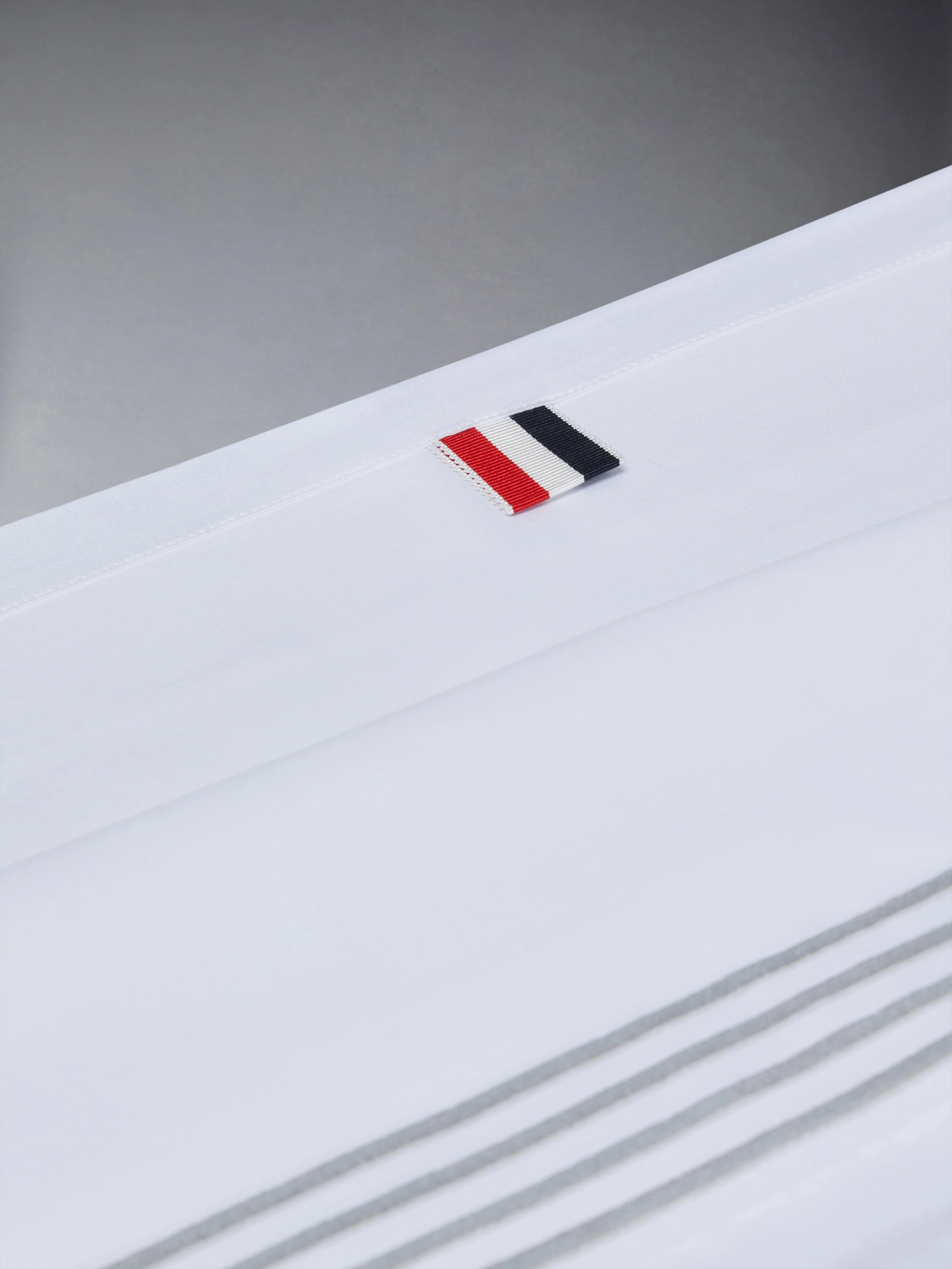 COTTON SATEEN 4-BAR FRETTE SHEET SET (QUEEN-US/CAD/EU/ASIA) sold by Thom Browne product image thumbnail 3