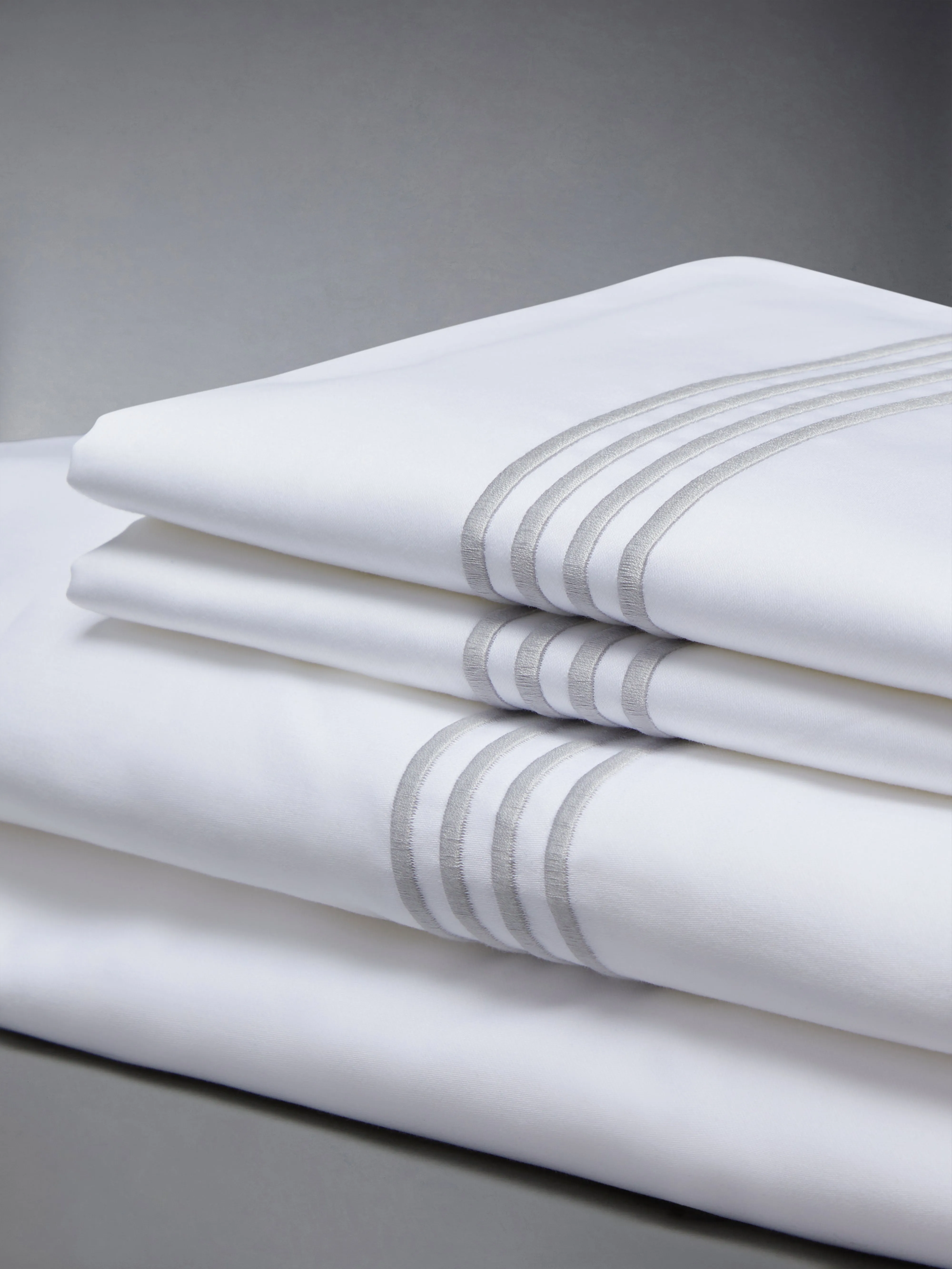 COTTON SATEEN 4-BAR FRETTE SHEET SET (QUEEN-US/CAD/EU/ASIA) sold by Thom Browne product image thumbnail 2