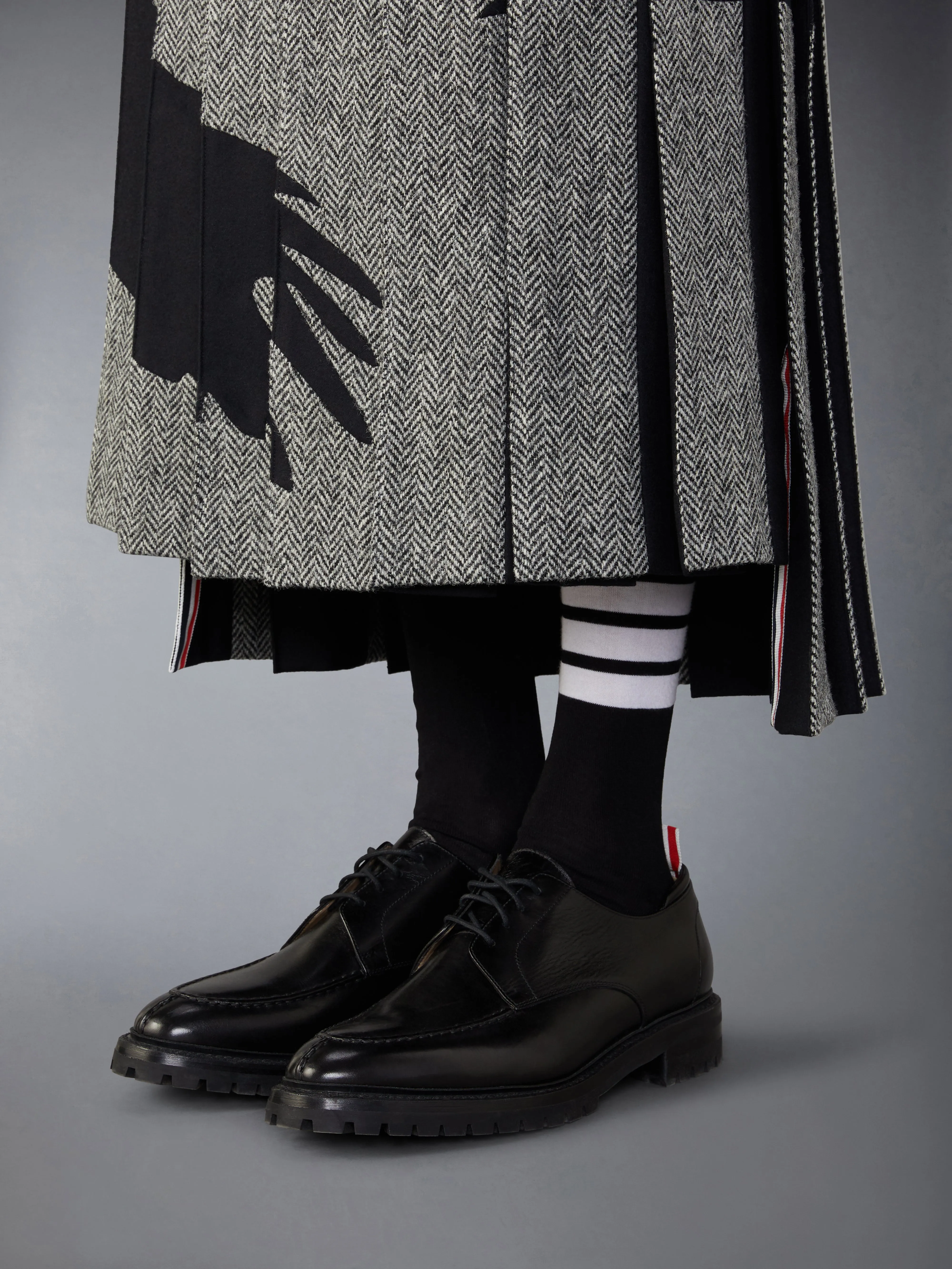 CLASSIC CALF COMMANDO SOLE APRON STITCH DERBY sold by Thom Browne product image thumbnail 4