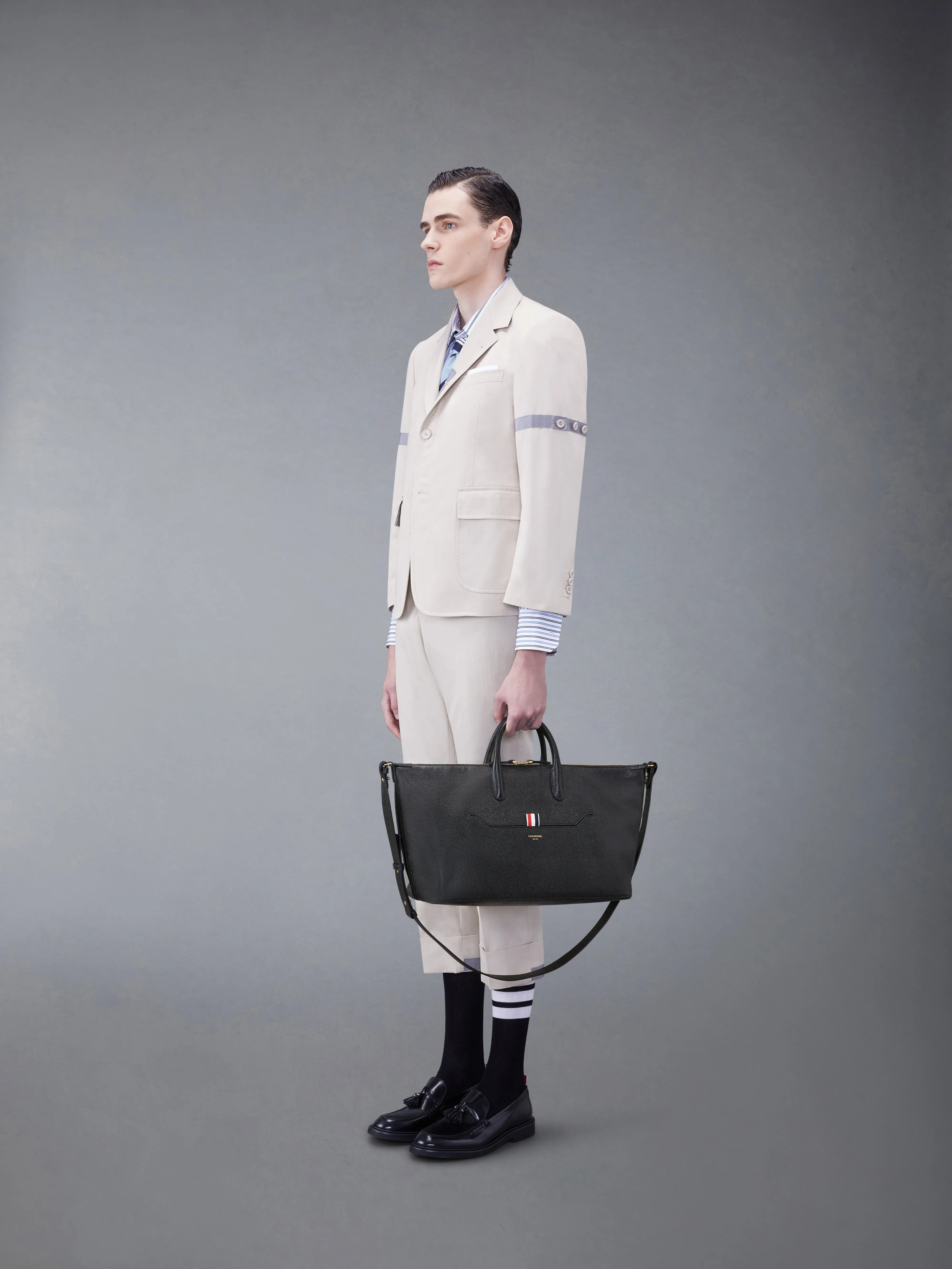 PEBBLE GRAIN MEDIUM DUFFLE sold by Thom Browne product image thumbnail 4