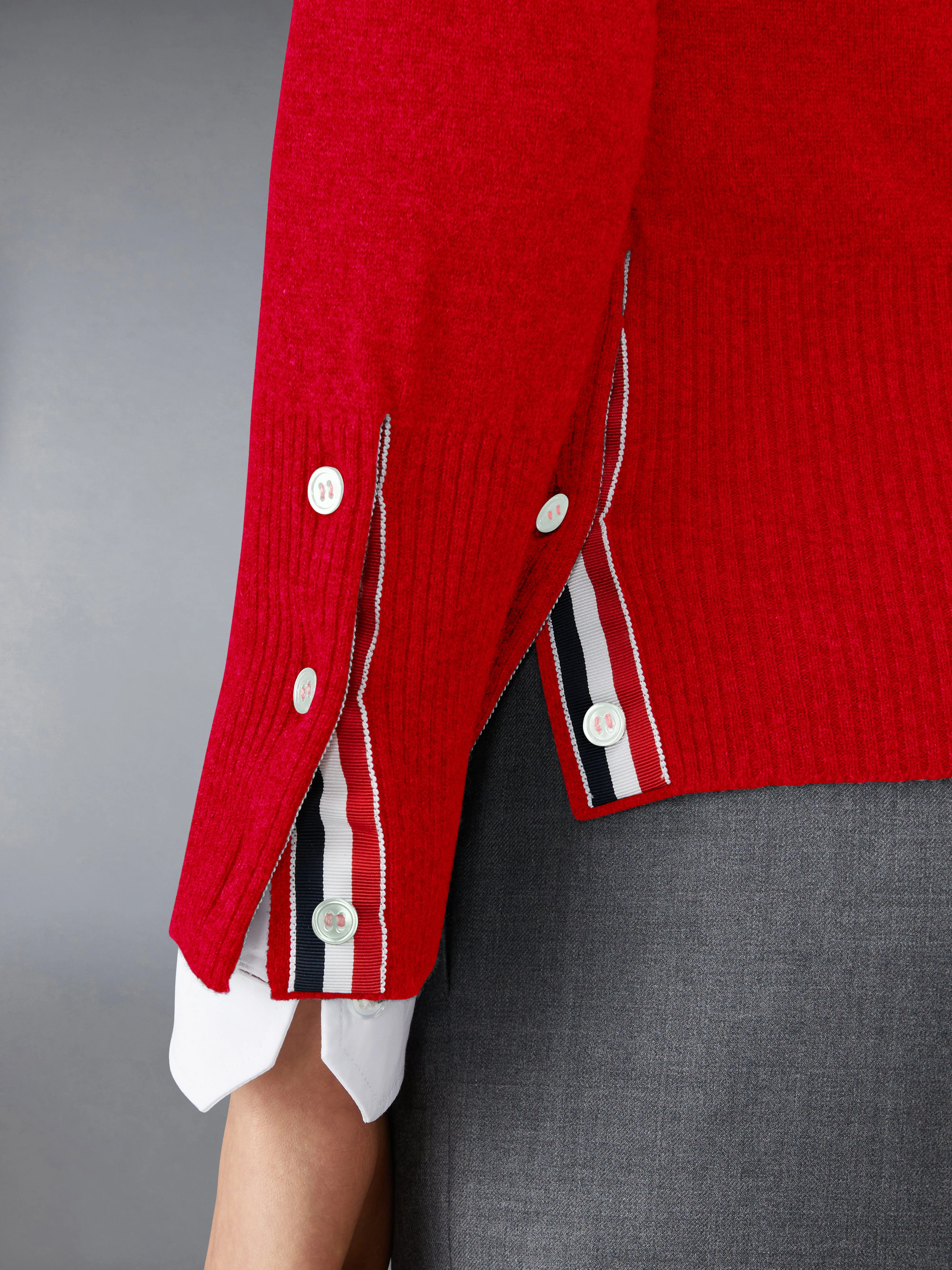 CLASSIC CASHMERE 4-BAR V-NECK CARDIGAN sold by Thom Browne product image thumbnail 4