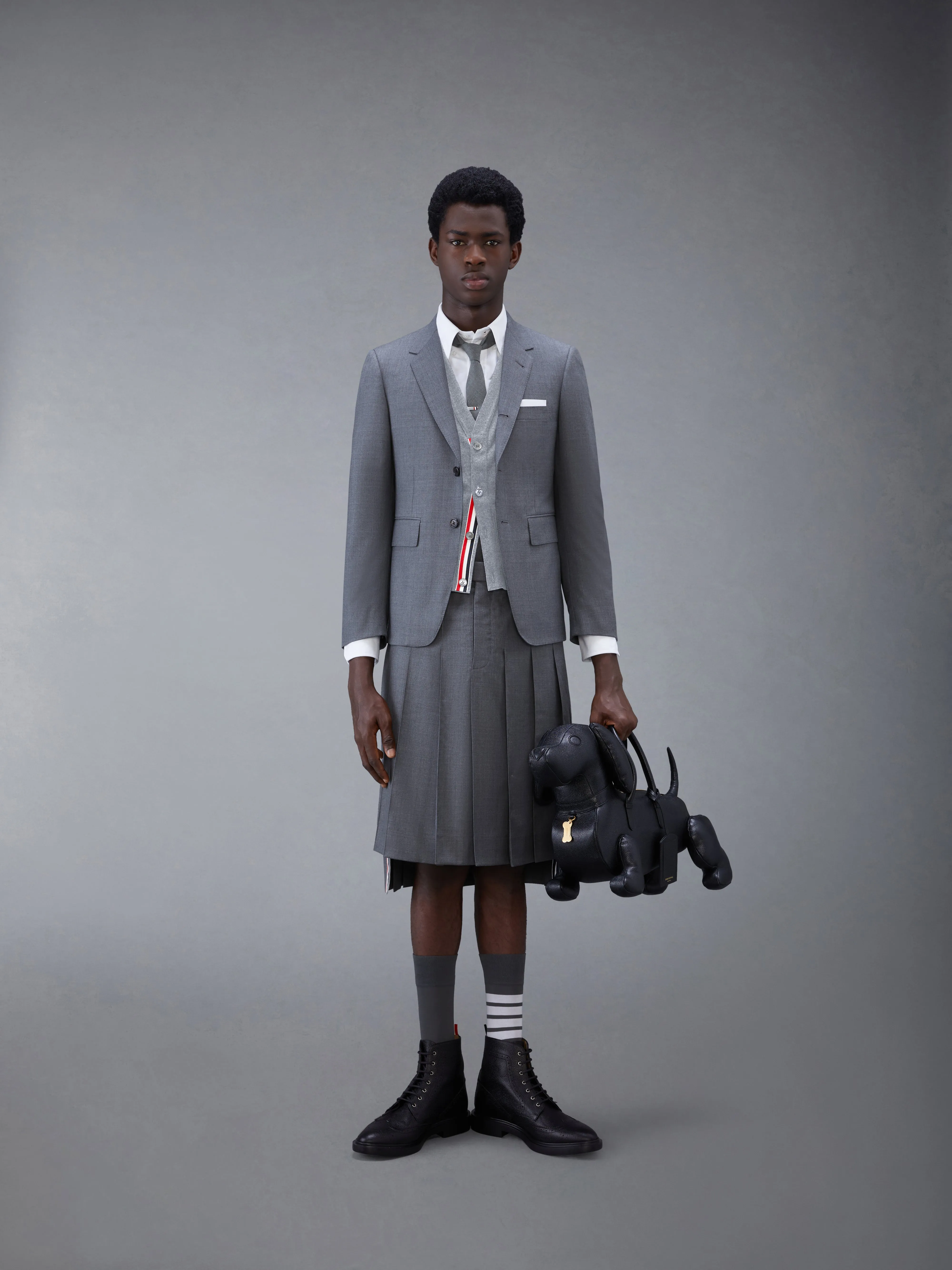 CASHMERE 4-BAR CLASSIC CARDIGAN VEST sold by Thom Browne product image thumbnail 4