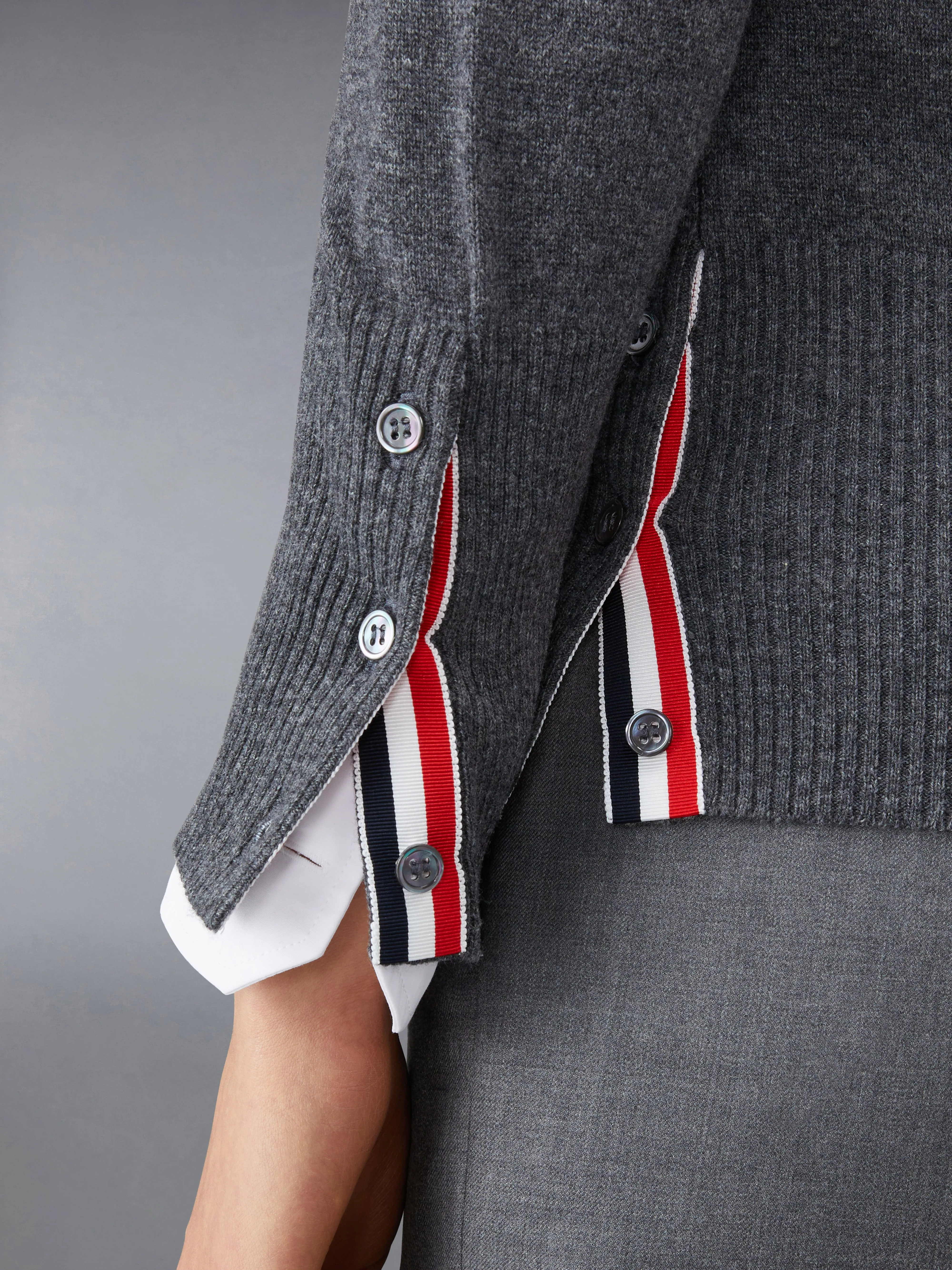 CLASSIC CASHMERE 4-BAR PULLOVER sold by Thom Browne product image thumbnail 4