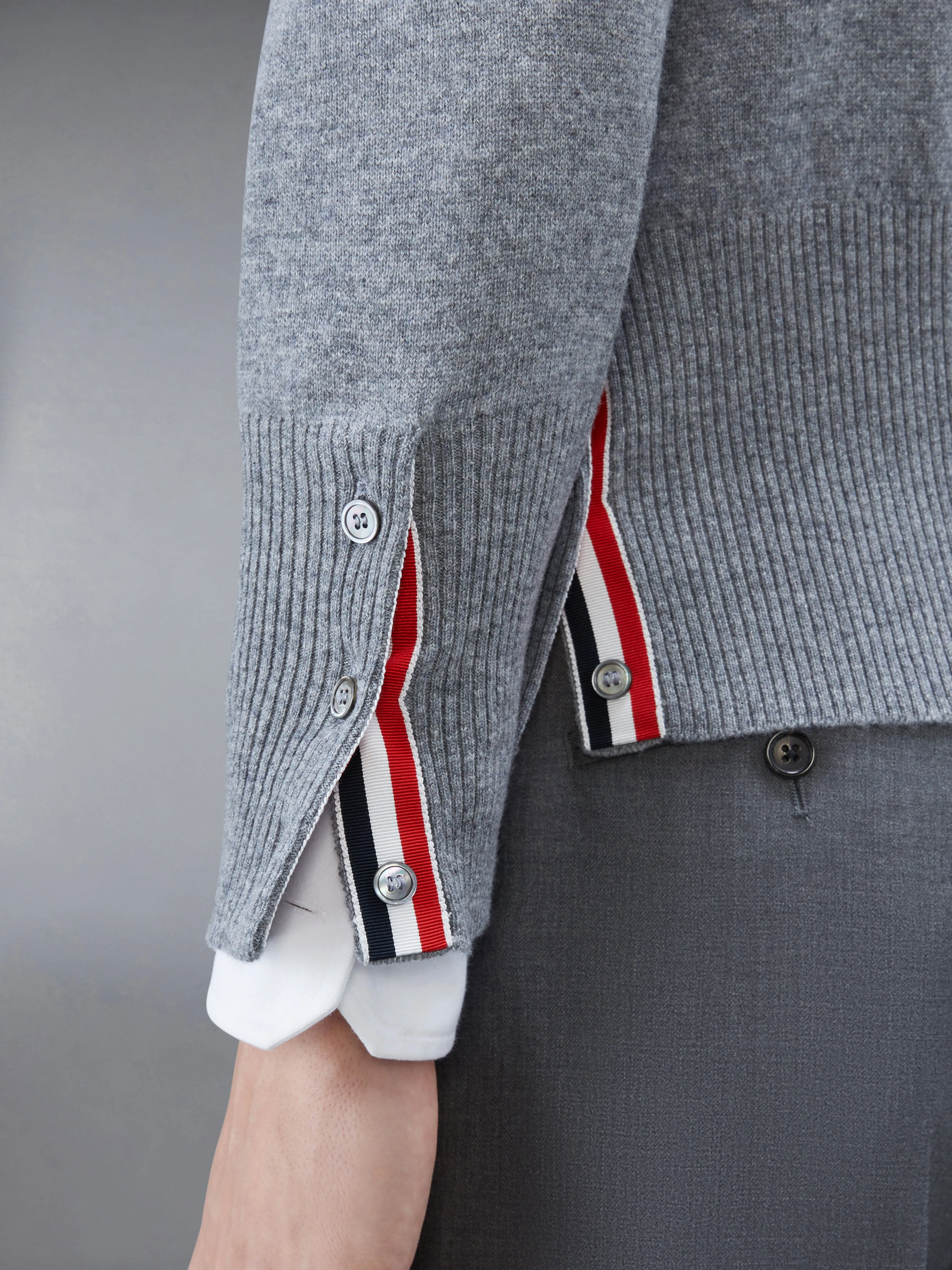 CLASSIC CASHMERE 4-BAR PULLOVER sold by Thom Browne product image thumbnail 4