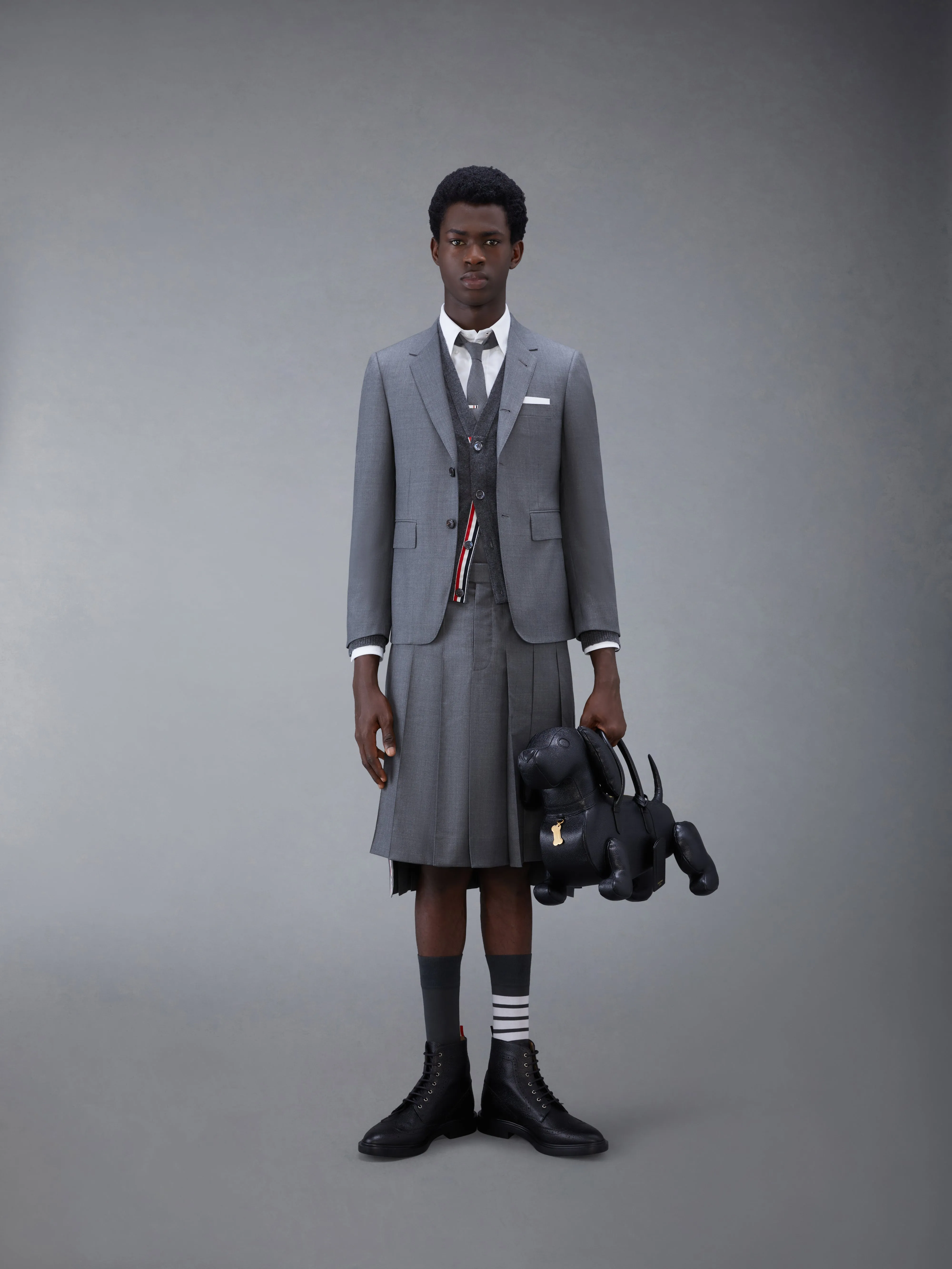 CLASSIC CASHMERE 4-BAR V-NECK CARDIGAN sold by Thom Browne product image thumbnail 4