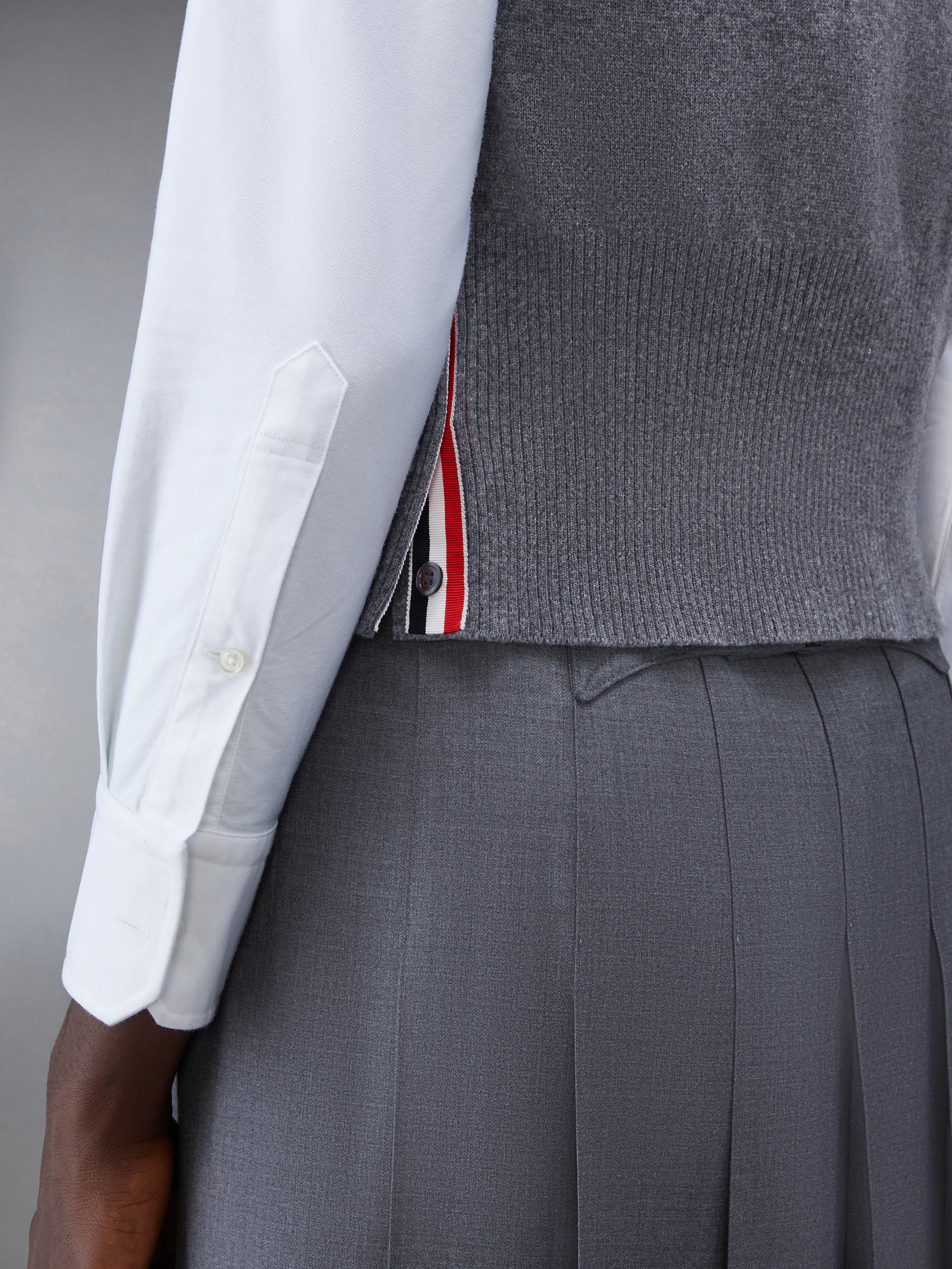 CLASSIC CASHMERE 4-BAR V-NECK CARDIGAN VEST sold by Thom Browne product image thumbnail 5