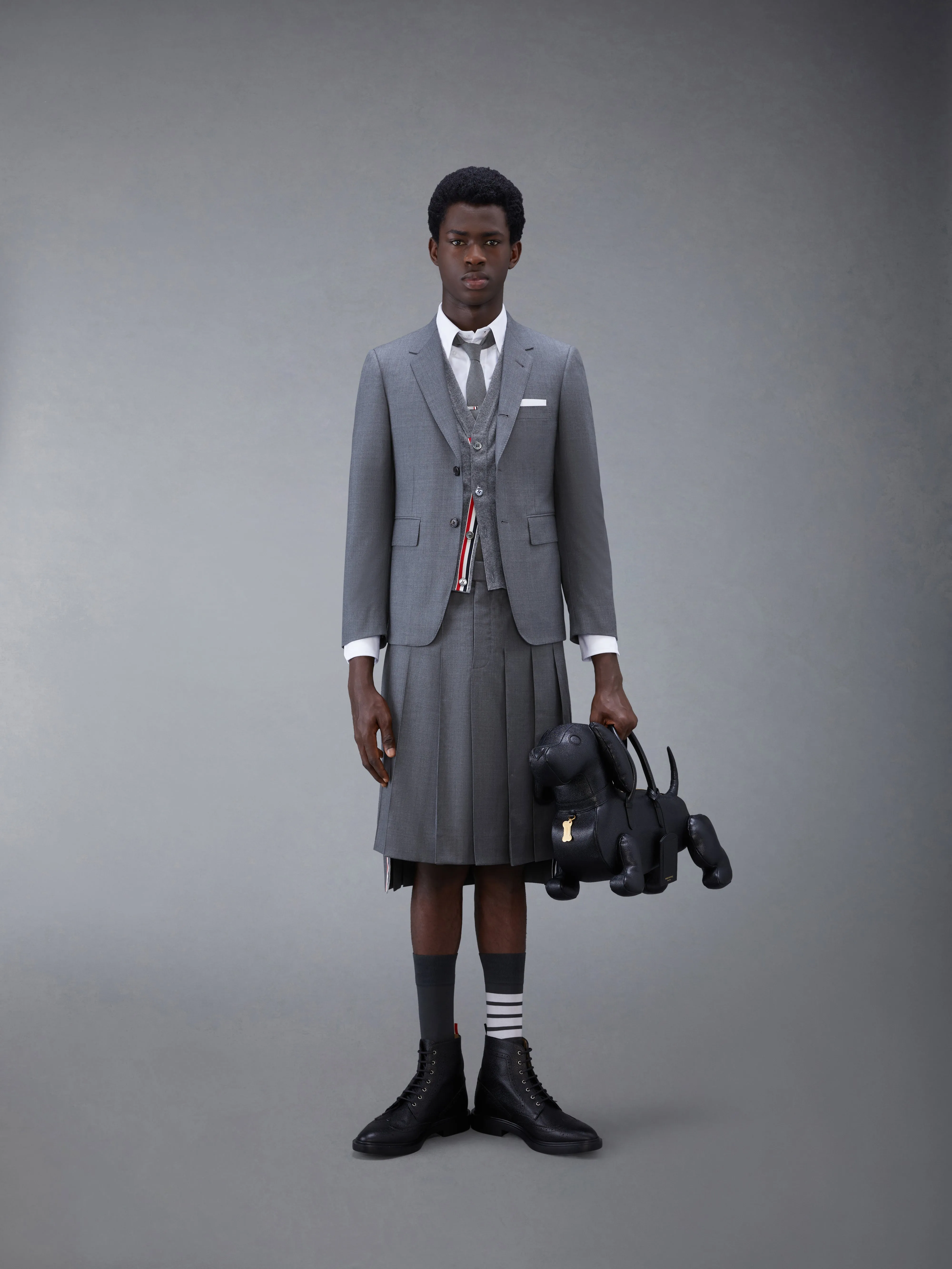 CLASSIC CASHMERE 4-BAR V-NECK CARDIGAN VEST sold by Thom Browne product image thumbnail 4