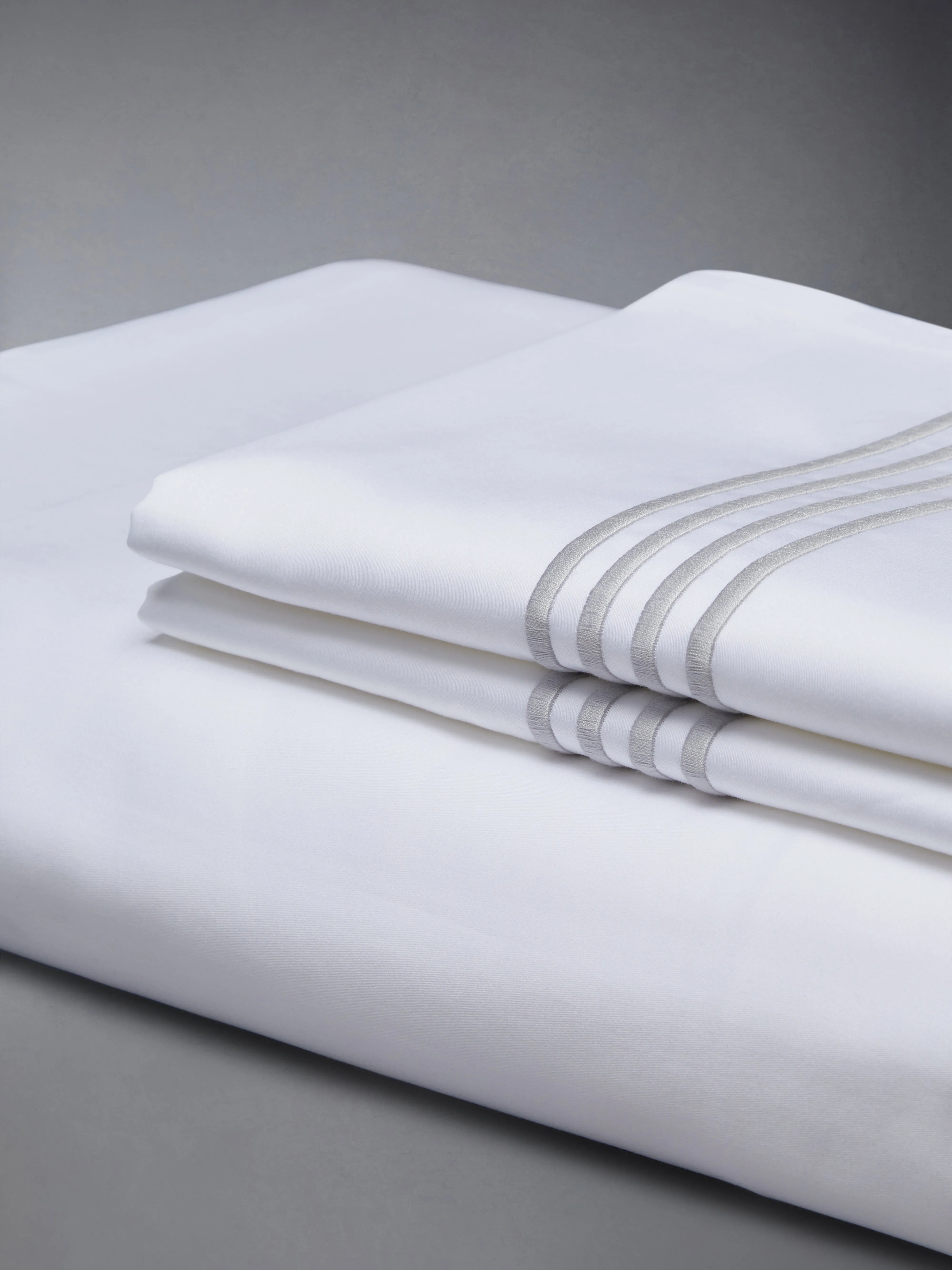 COTTON SATEEN 4-BAR FRETTE DUVET SET (KING-EU/ASIA) sold by Thom Browne product image thumbnail 2