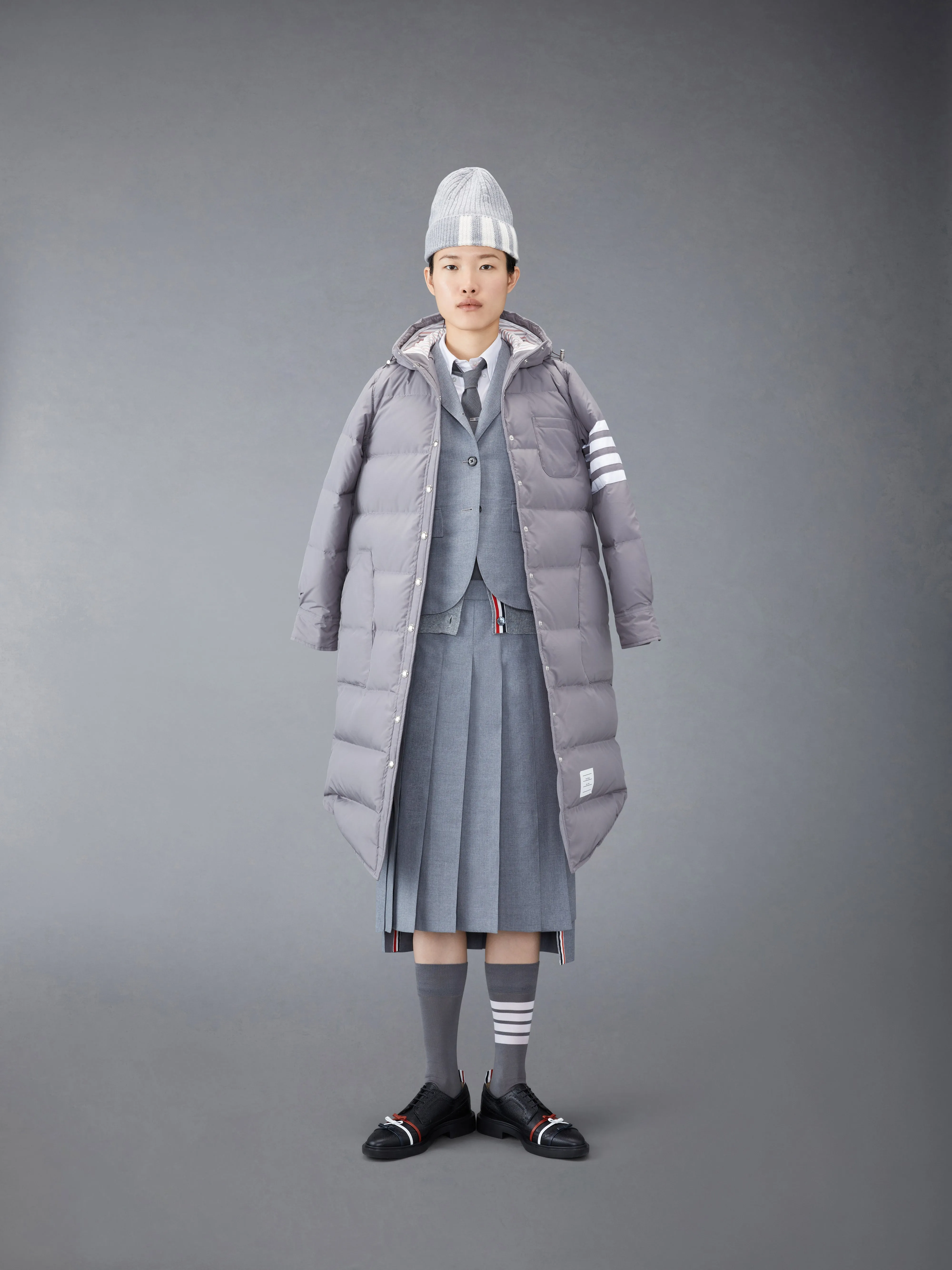 CLASSIC CASHMERE 4-BAR V-NECK CARDIGAN sold by Thom Browne product image thumbnail 4