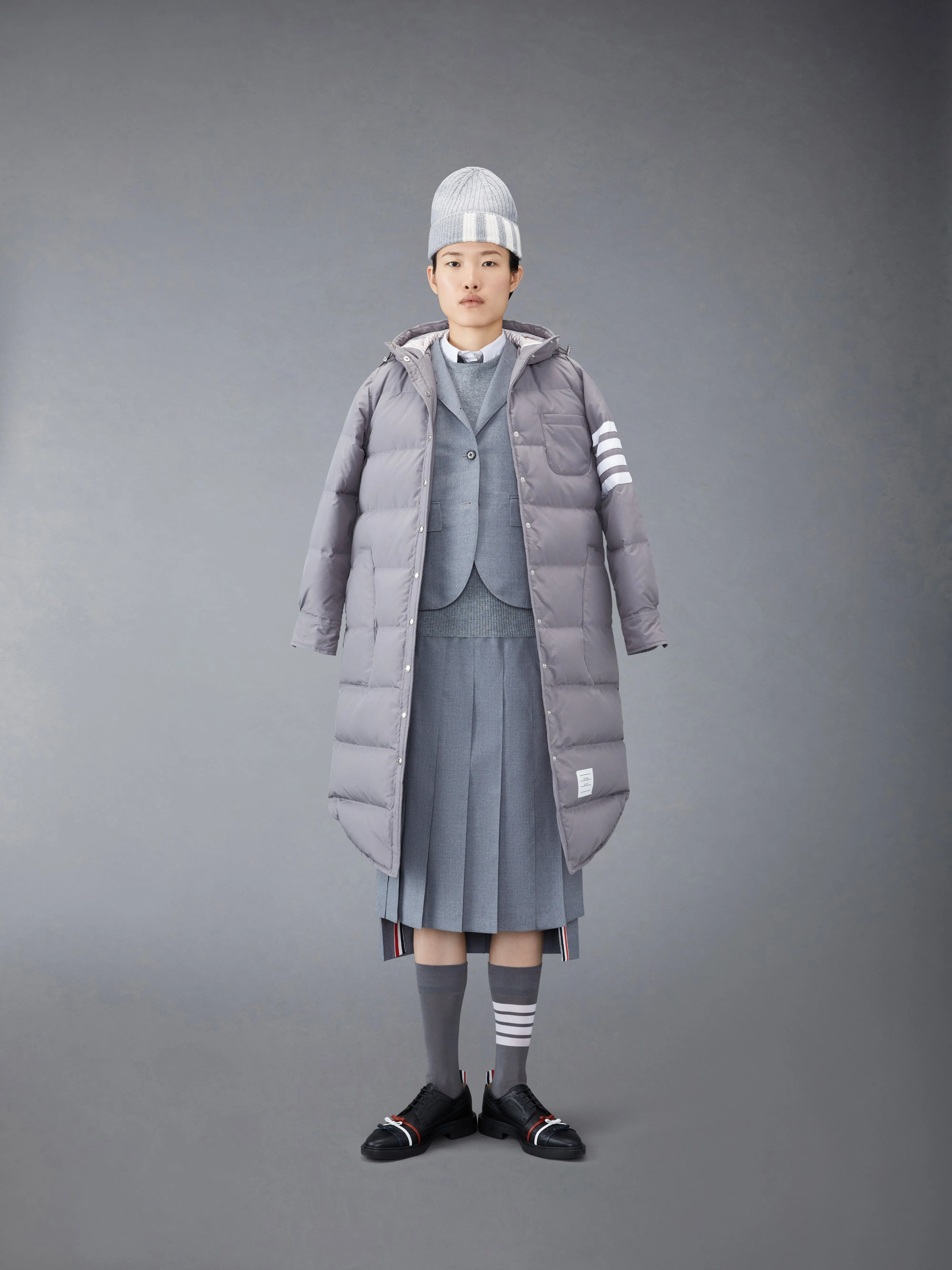 CLASSIC CASHMERE 4-BAR PULLOVER sold by Thom Browne product image thumbnail 4