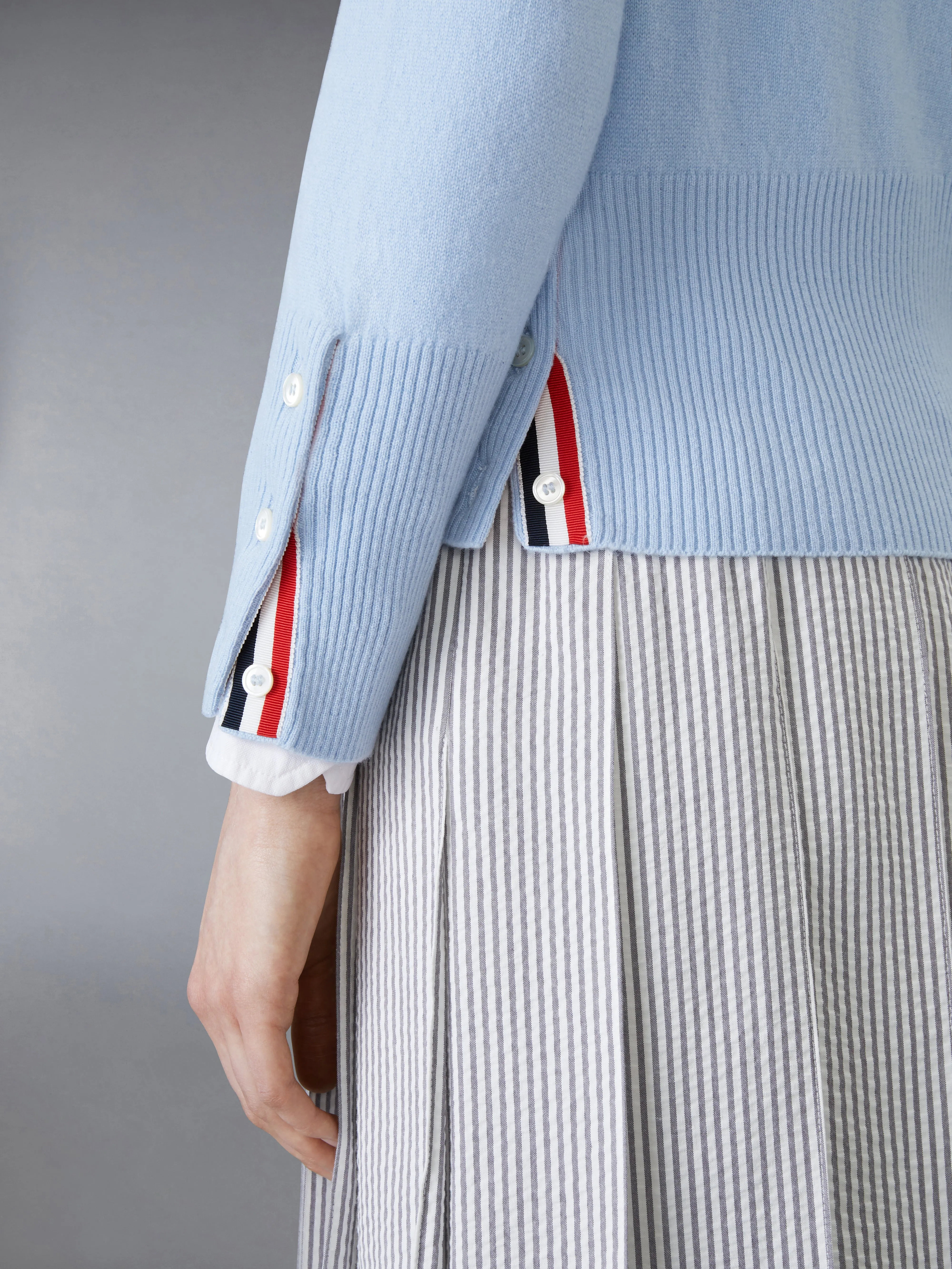 CLASSIC CASHMERE 4-BAR V-NECK CARDIGAN sold by Thom Browne product image thumbnail 4