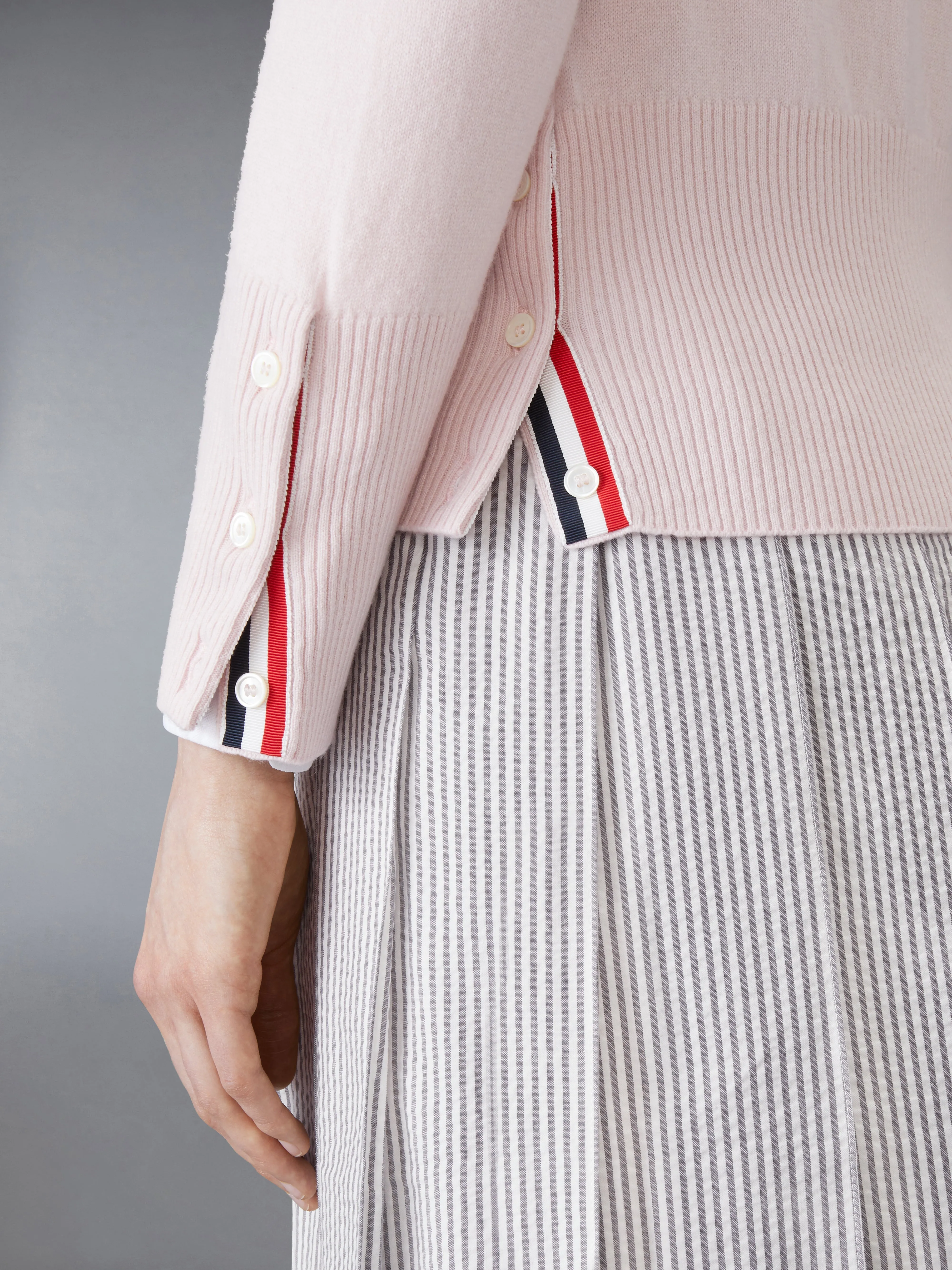 CLASSIC CASHMERE 4-BAR V-NECK CARDIGAN sold by Thom Browne product image thumbnail 4