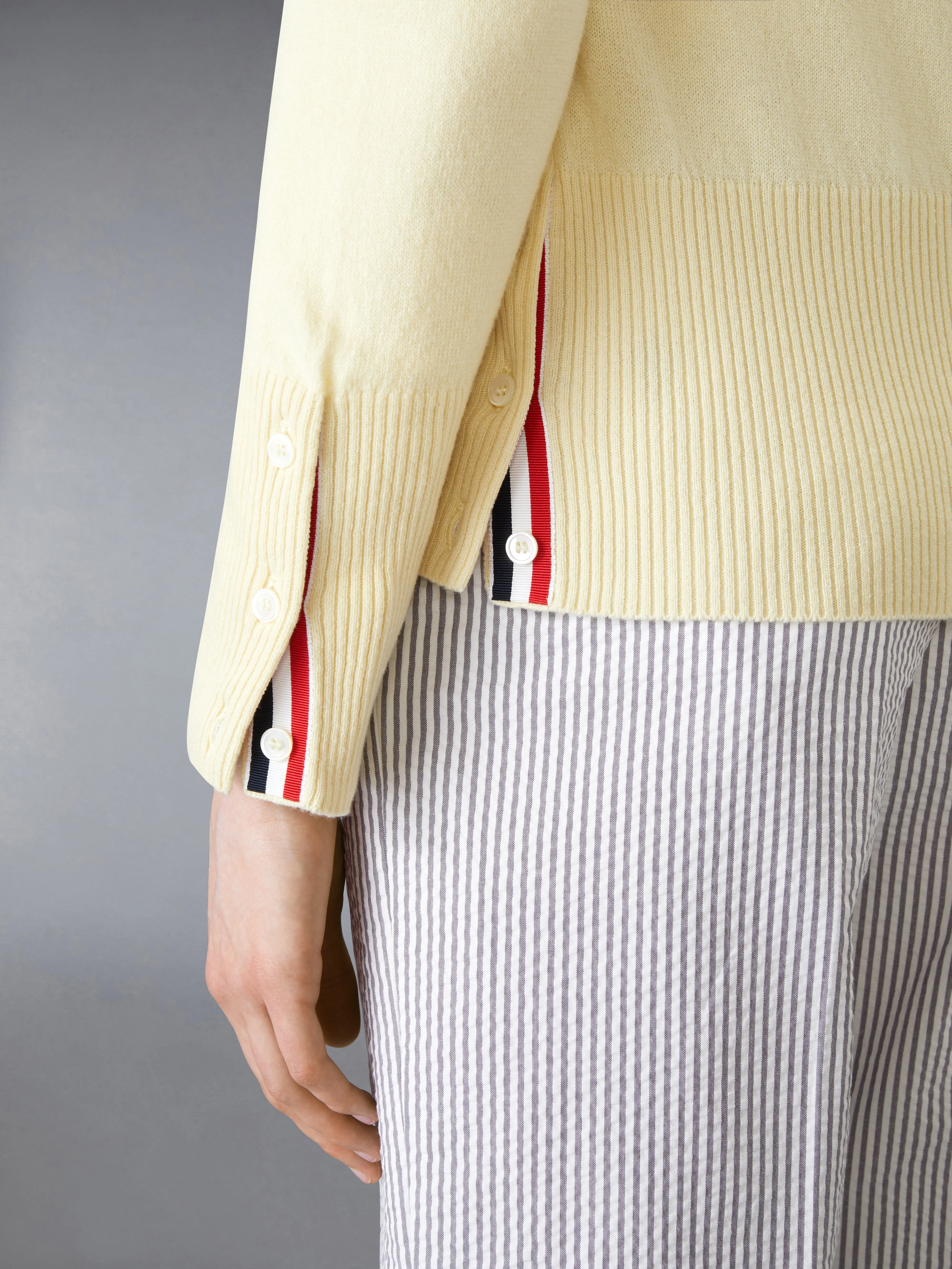 CLASSIC CASHMERE 4-BAR V-NECK CARDIGAN sold by Thom Browne product image thumbnail 4