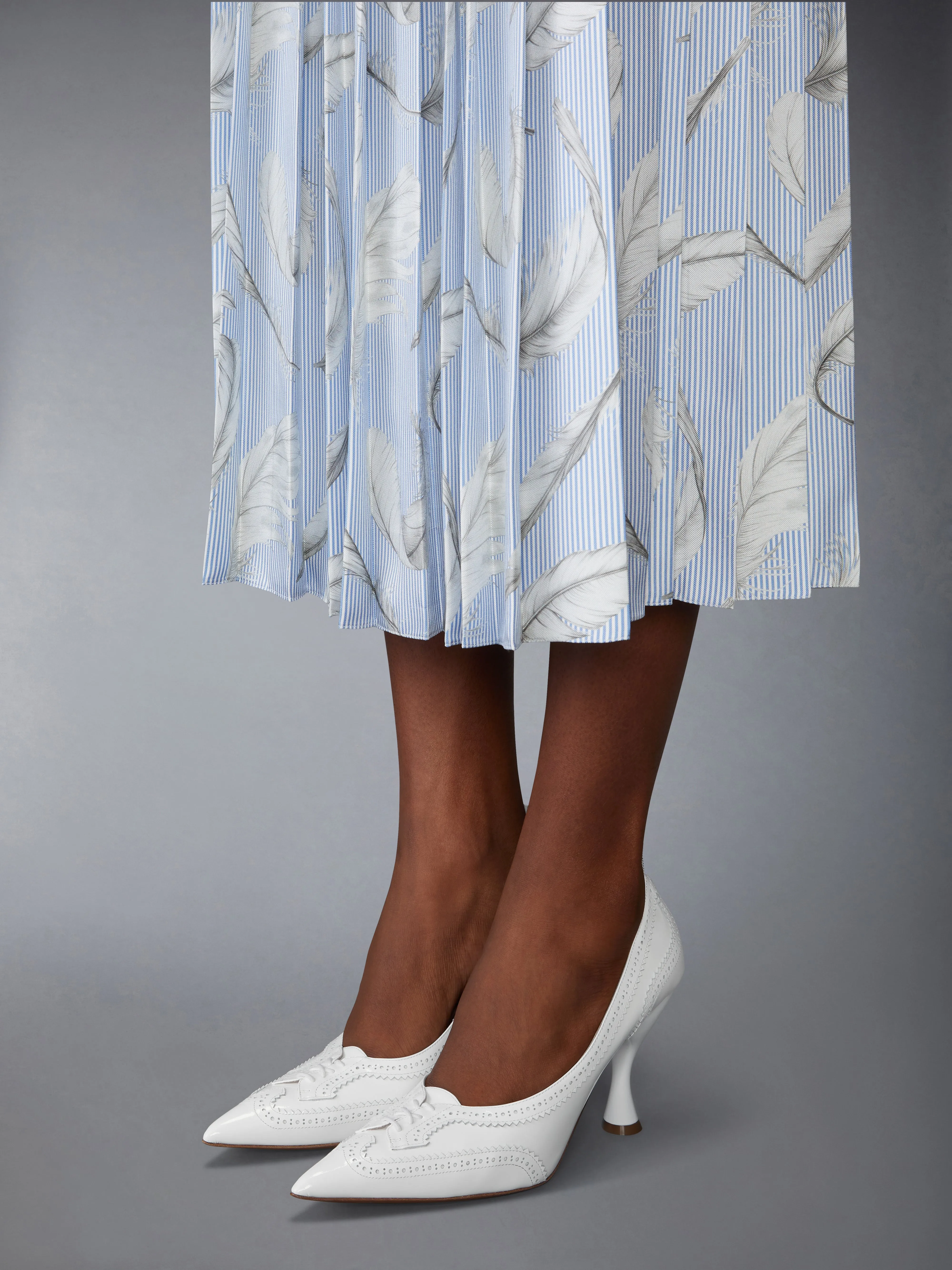 SOFT PATENT LEATHER WINGTIP 90MM CURVED HEEL PUMP sold by Thom Browne product image thumbnail 4