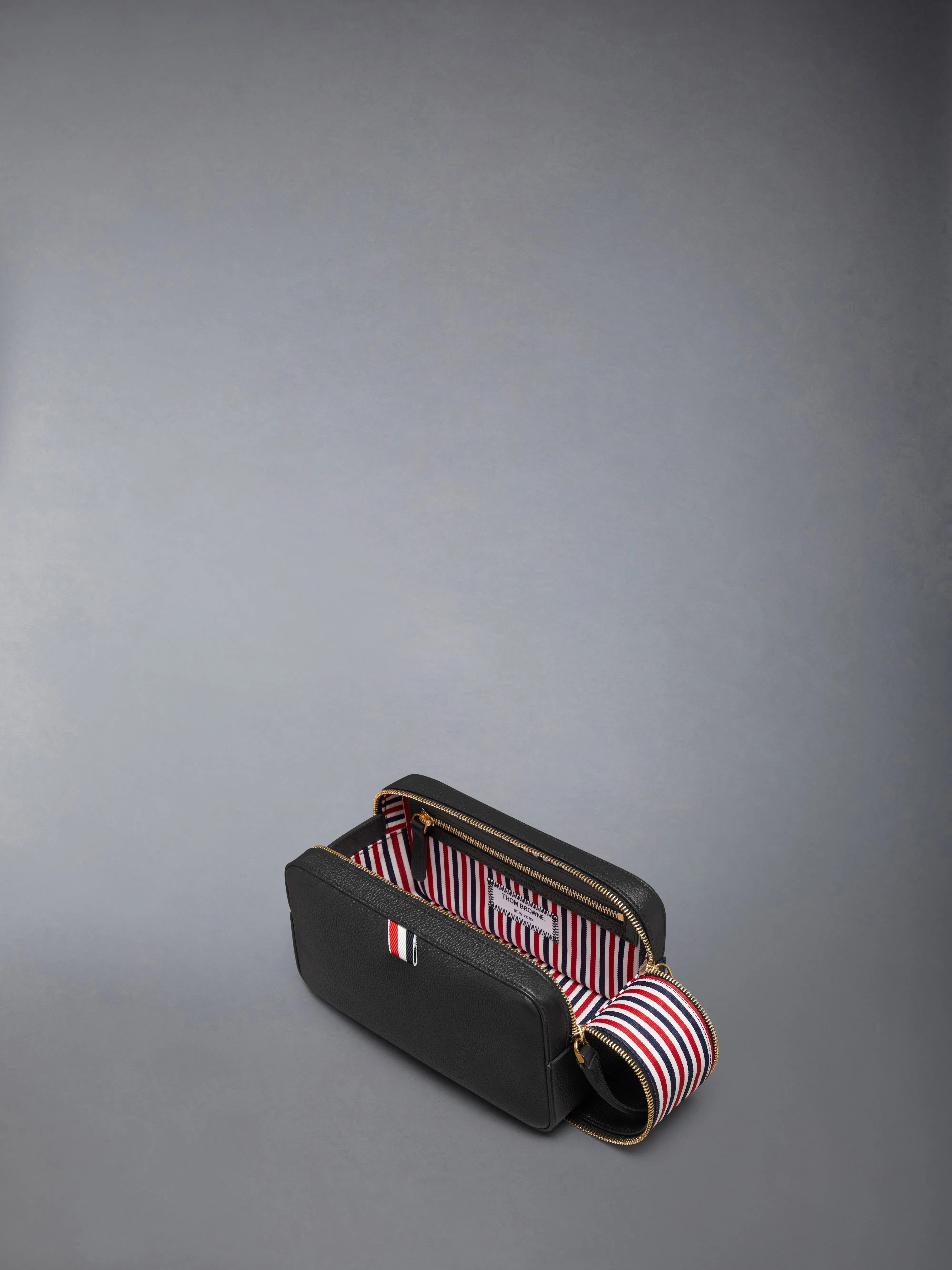 WASH BAG IN SOFT PEBBLE GRAIN LEATHER sold by Thom Browne product image thumbnail 4