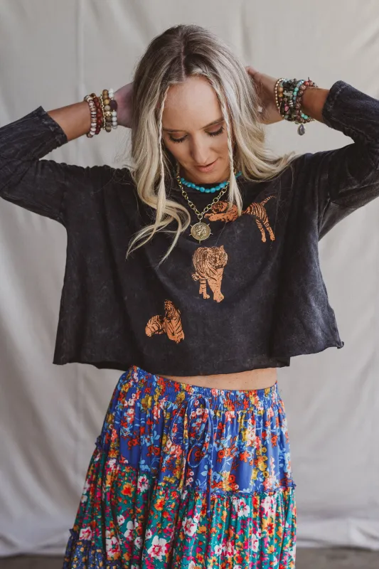 Tigers In Motion Graphic Top - Charcoal made by Promesa