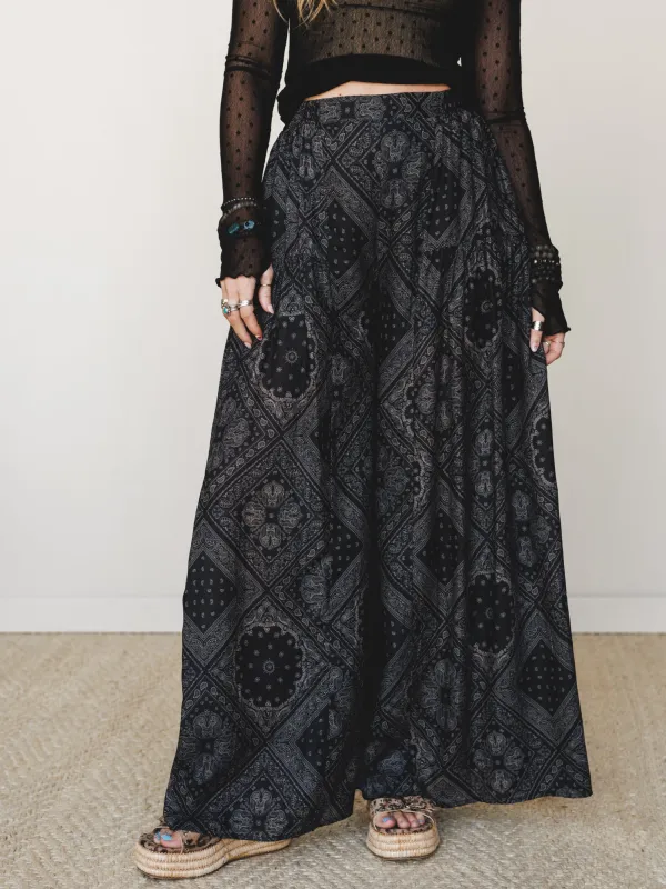 Rosehip Midi Pants - Black made by Promesa