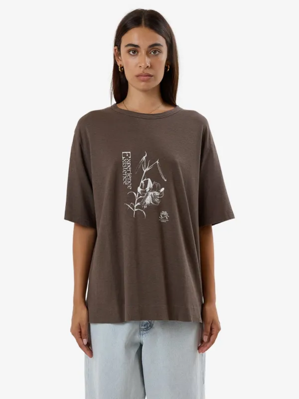 Lilium Hemp Box Tee - Tarmac sold by Thrills