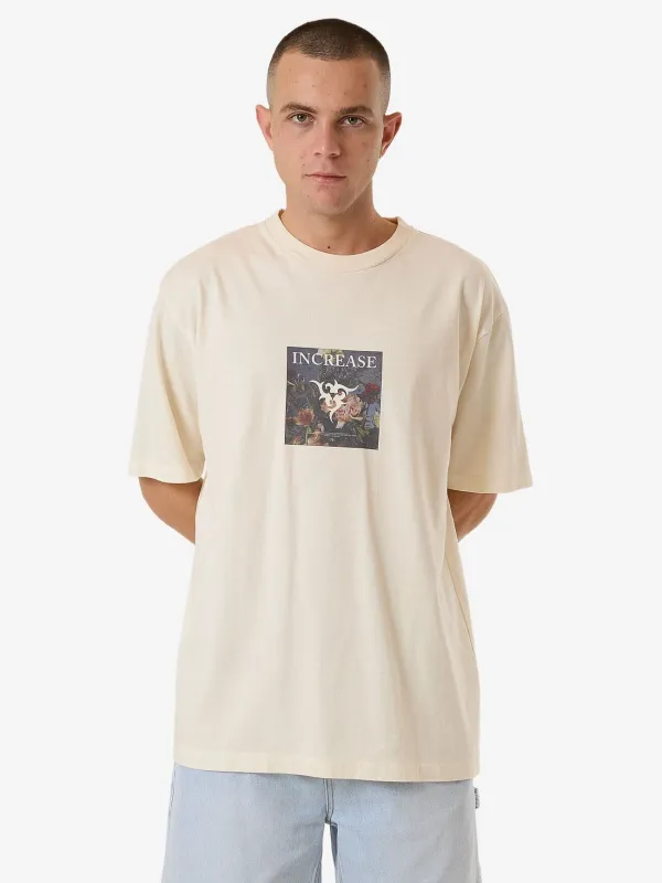 Beauty In Darkness Oversize Fit Tee - Dirty White made by Thrills