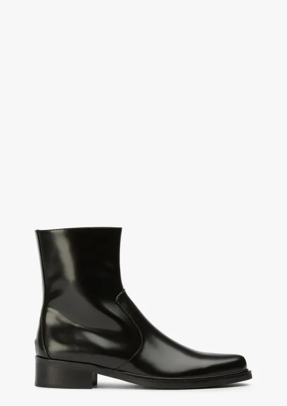 Dulce Black Hi Shine made by Tony Bianco