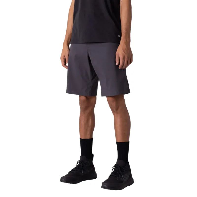 EVERYWHERE HYBRID SHORT - RELAXED made by 686