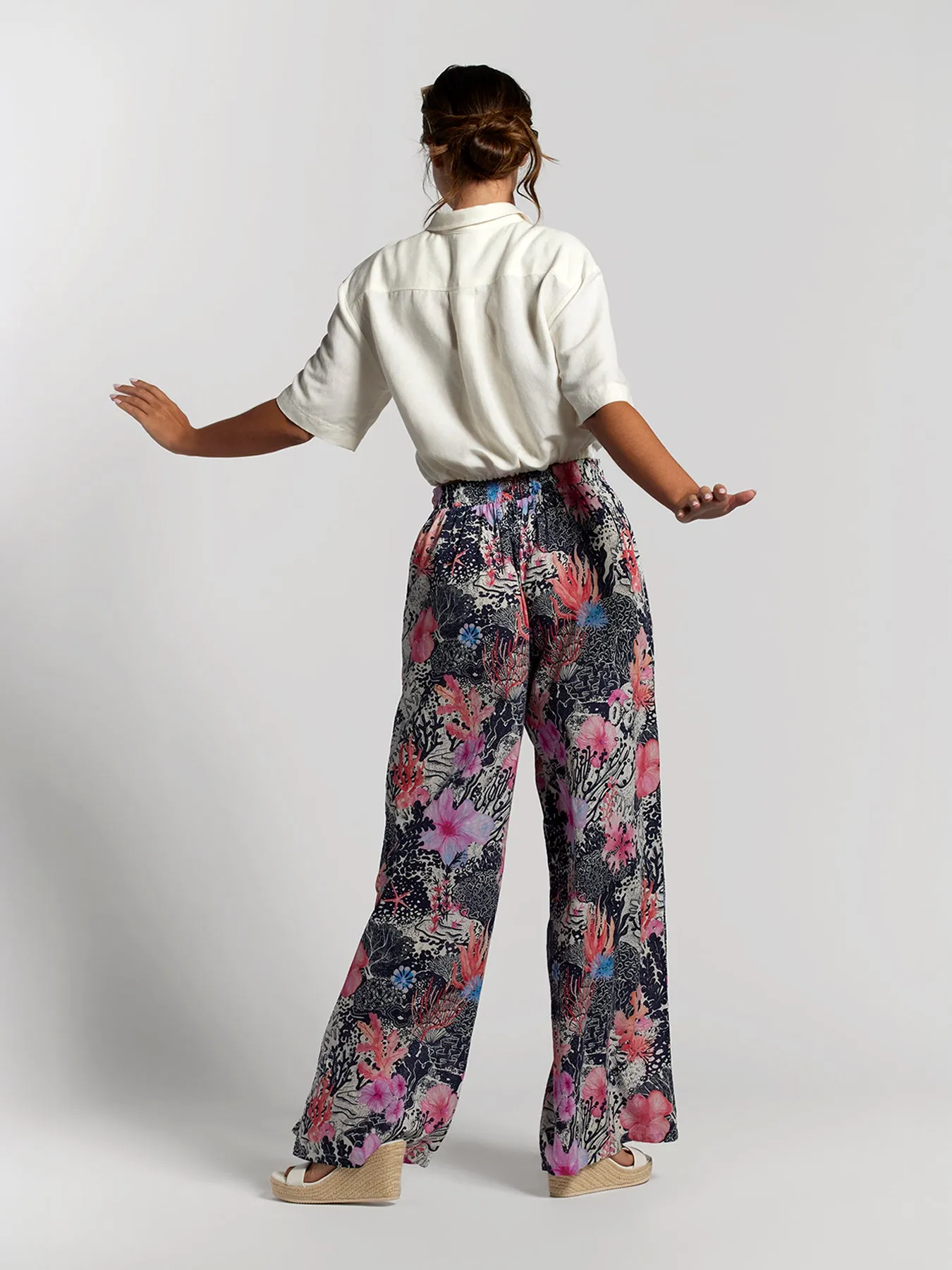Coral Bloom Evelyn Pant sold by Tori Richard product image thumbnail 3