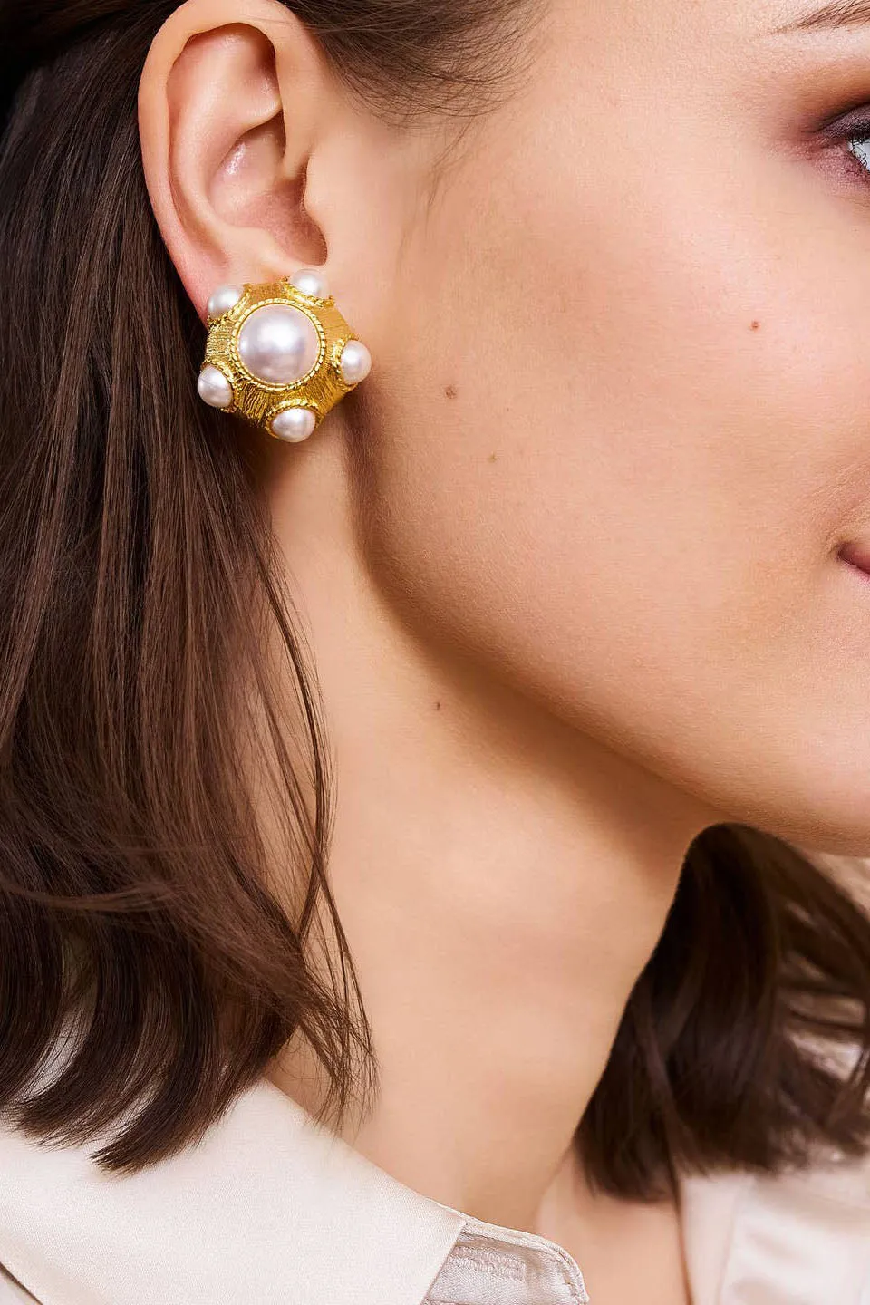 Kenneth Jay Lane Pearl Cabochon Pearl Clip On Earrings sold by Trashy Diva product image thumbnail 2