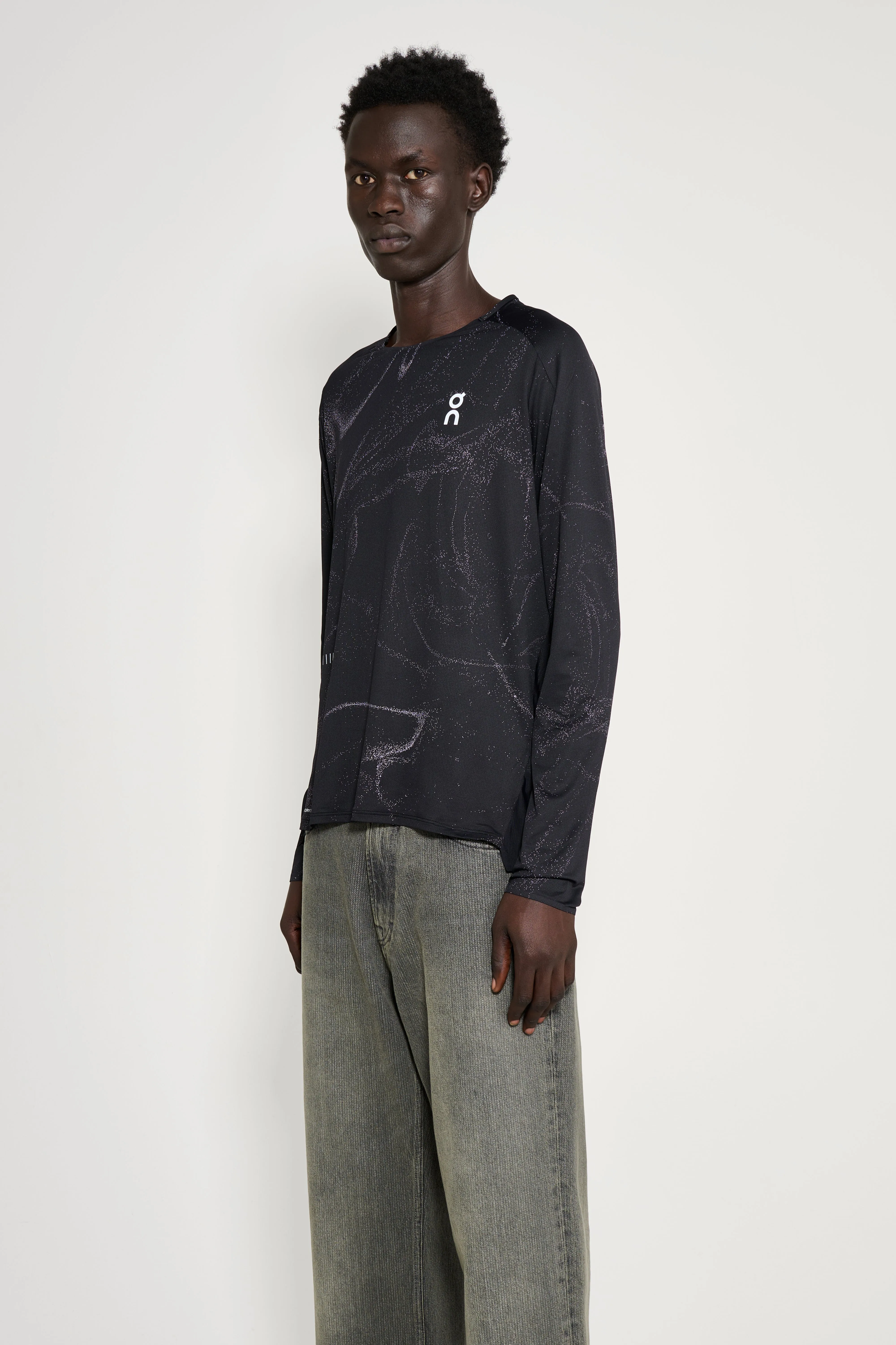 On Performance Long-T Lumos Black sold by Tres Bien product image thumbnail 2