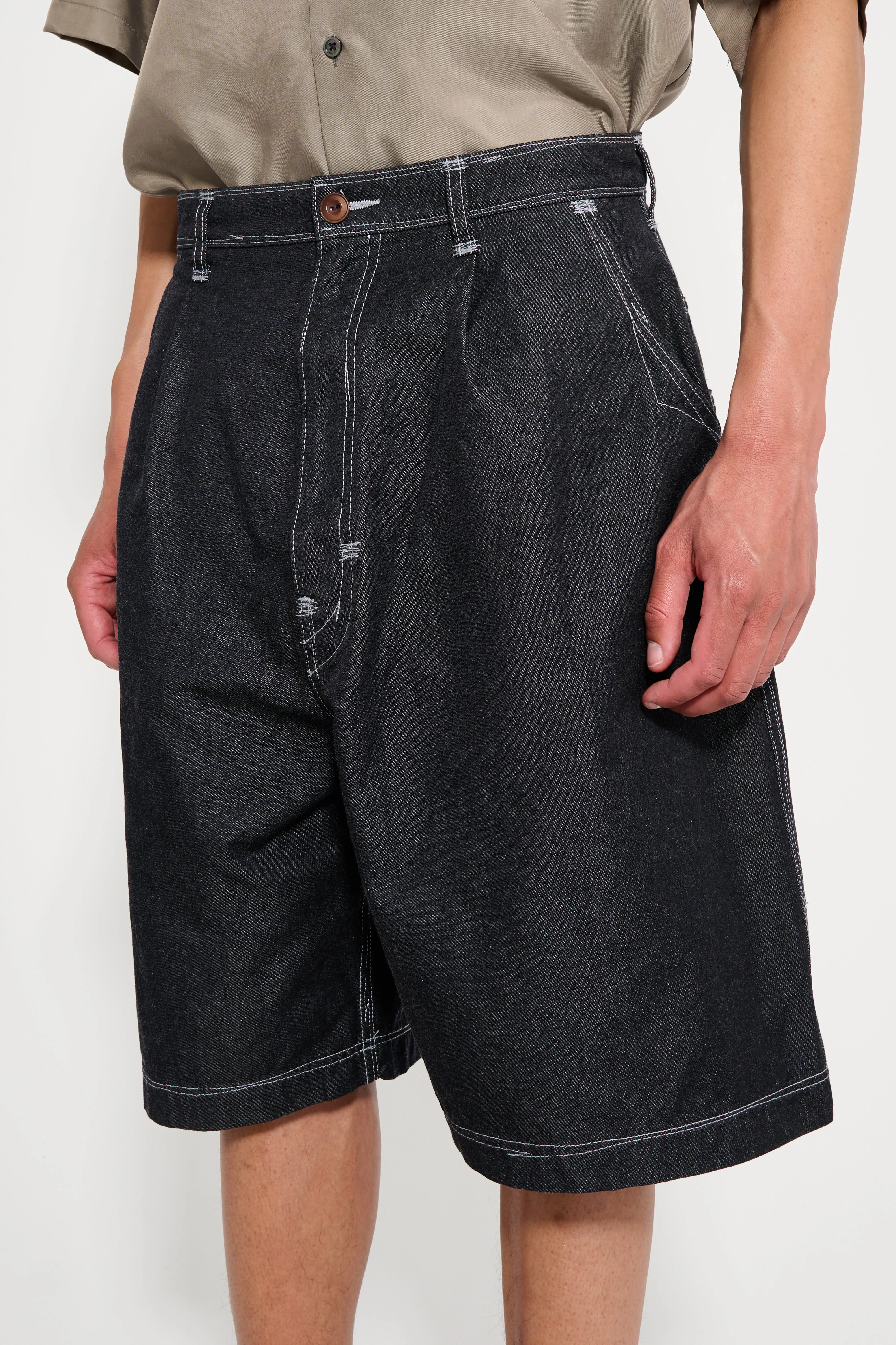 Junya Watanabe MAN Wide Leg Pleated Shorts Black sold by Tres Bien product image thumbnail 4