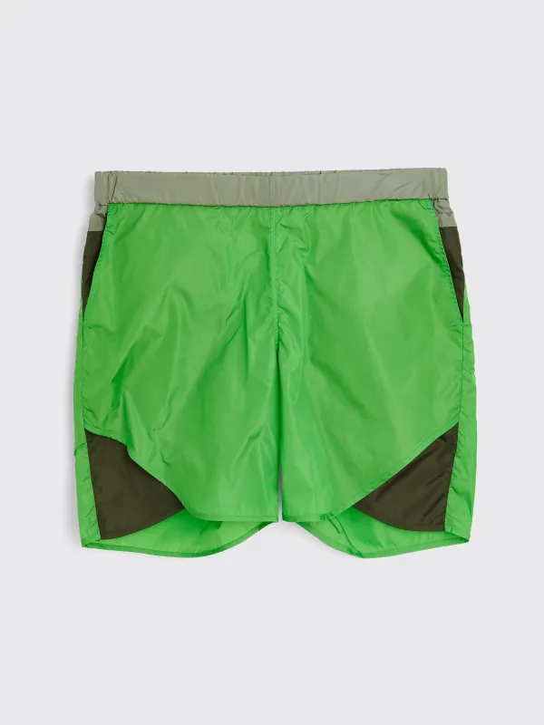 TRÈS BIEN everywear Athletic Shorts Tech Kelly Green made by Tres Bien