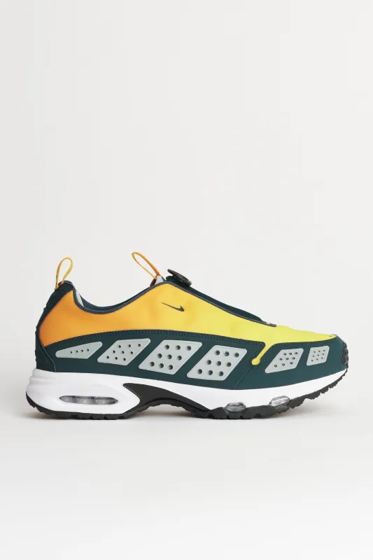Nike W’s Air Max Sndr Canyon Gold / Deep Ocean sold by Tres Bien