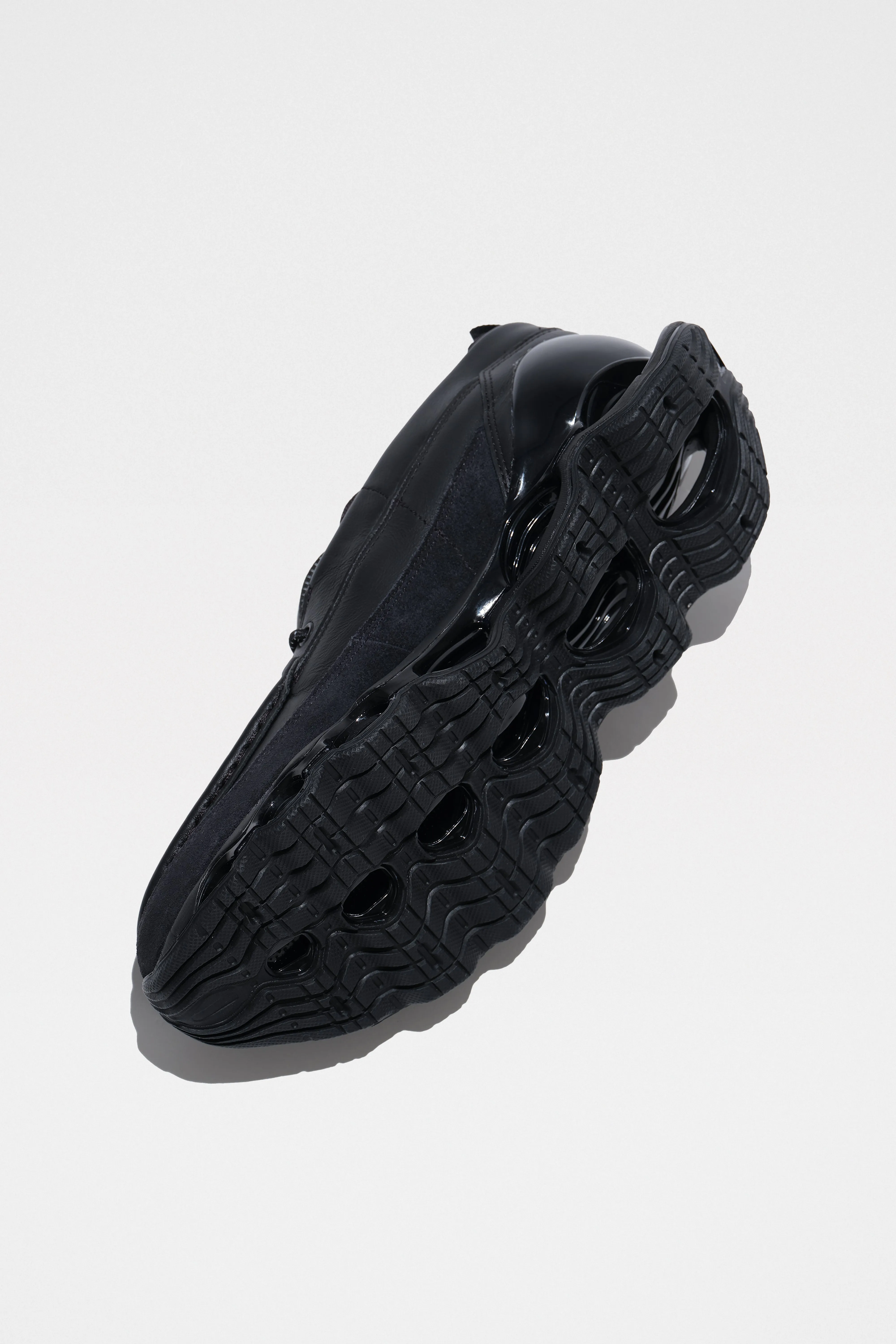 Mizuno Wave Prophecy Moc Black sold by Tres Bien product image thumbnail 5