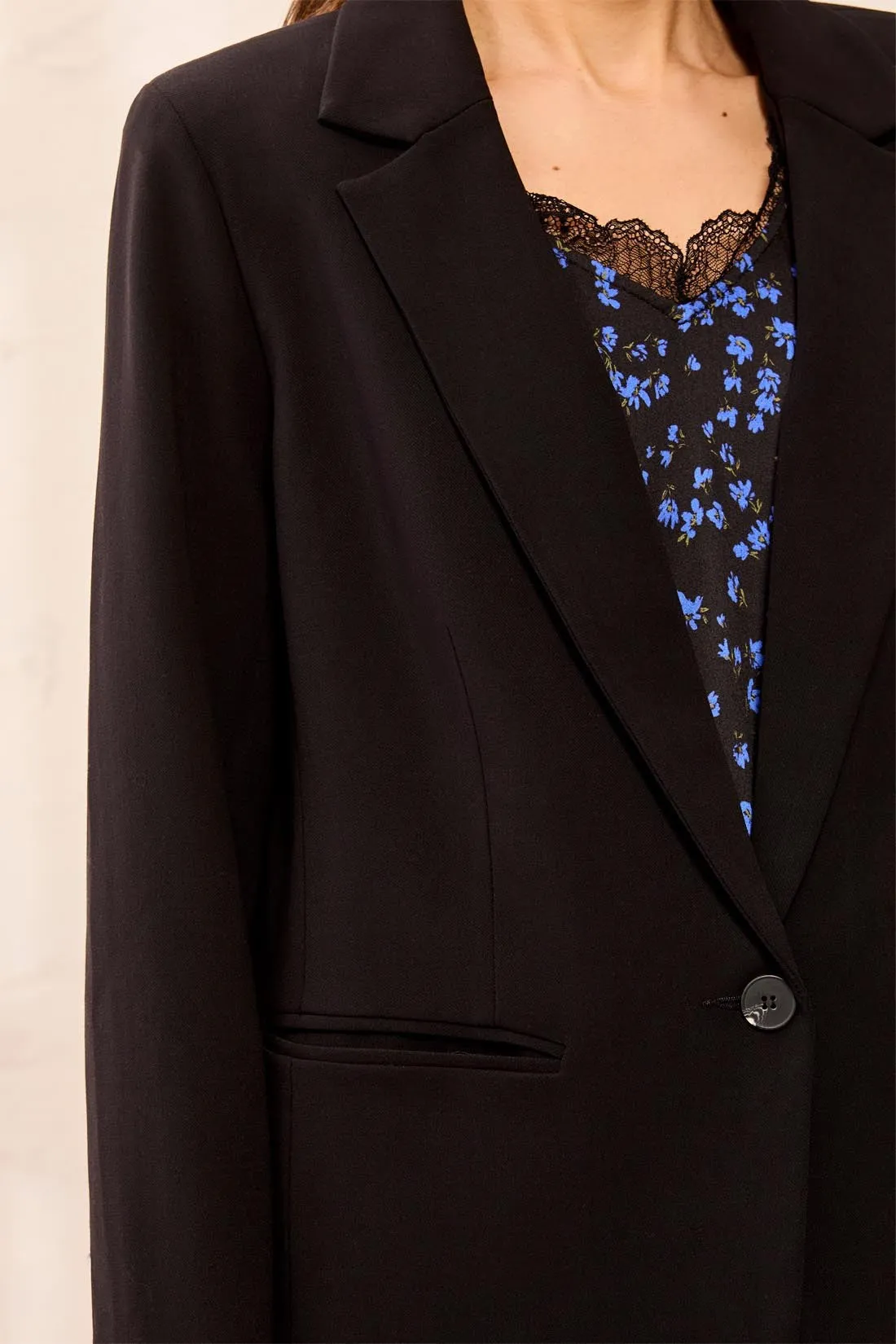 Signature Luxury Twill Single-Breasted Tailored Blazer-Black sold by Tribal product image thumbnail 4