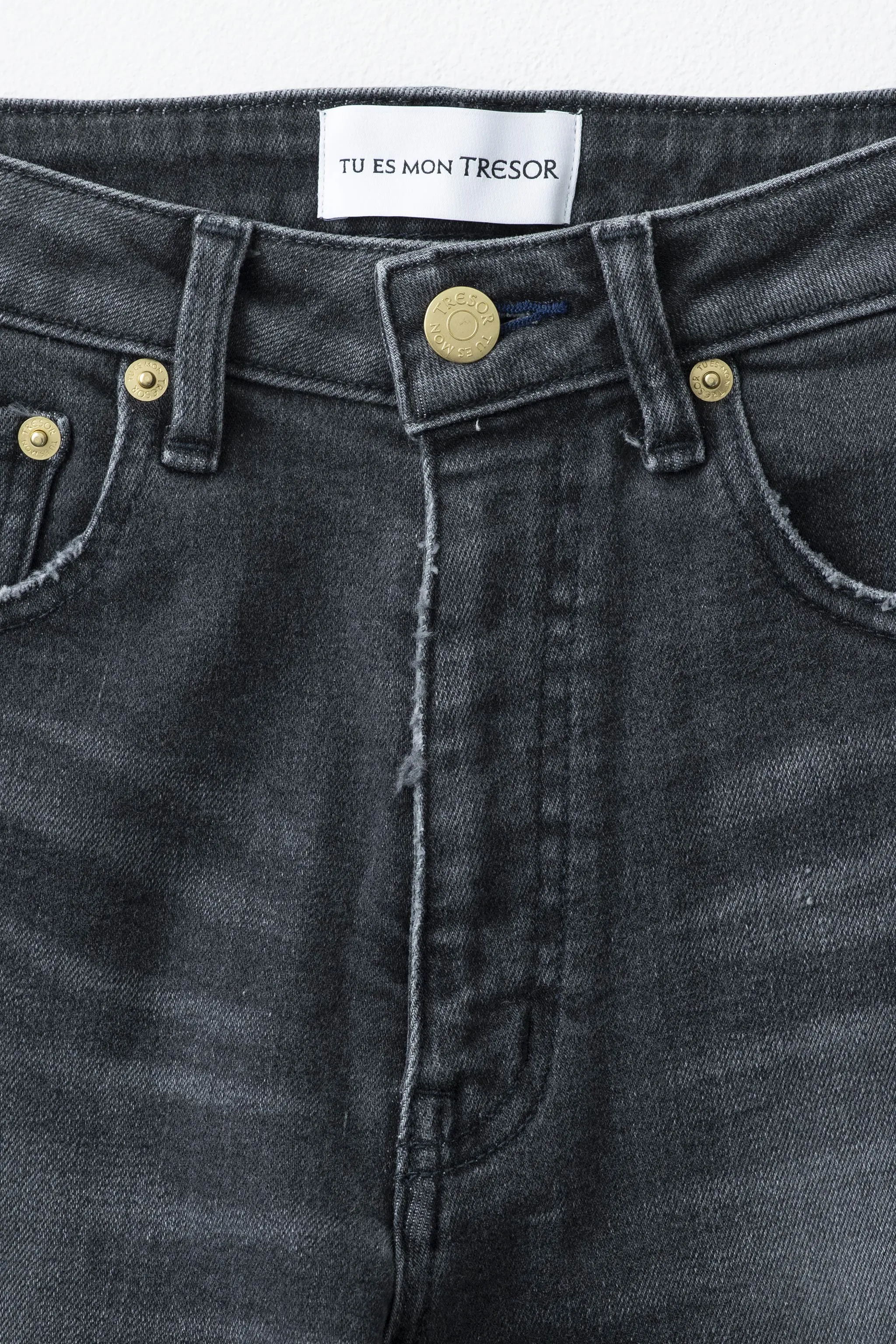 The Sapphire Jean Black 3year sold by Tu es mon TRESOR product image thumbnail 4