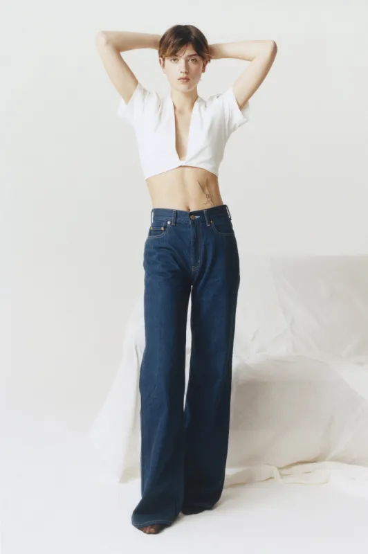 The Larimar Jean Solid 1wash sold by Tu es mon TRESOR