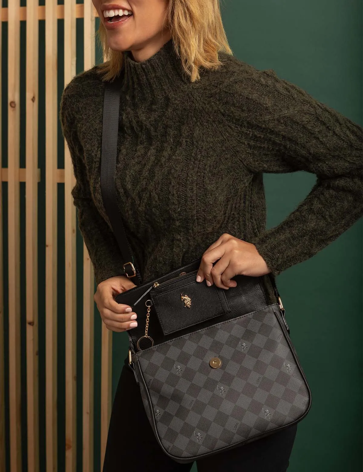 DIAMOND SIGNATURE MESSENGER CROSSBODY BAG sold by U.S. Polo Assn. product image thumbnail 3