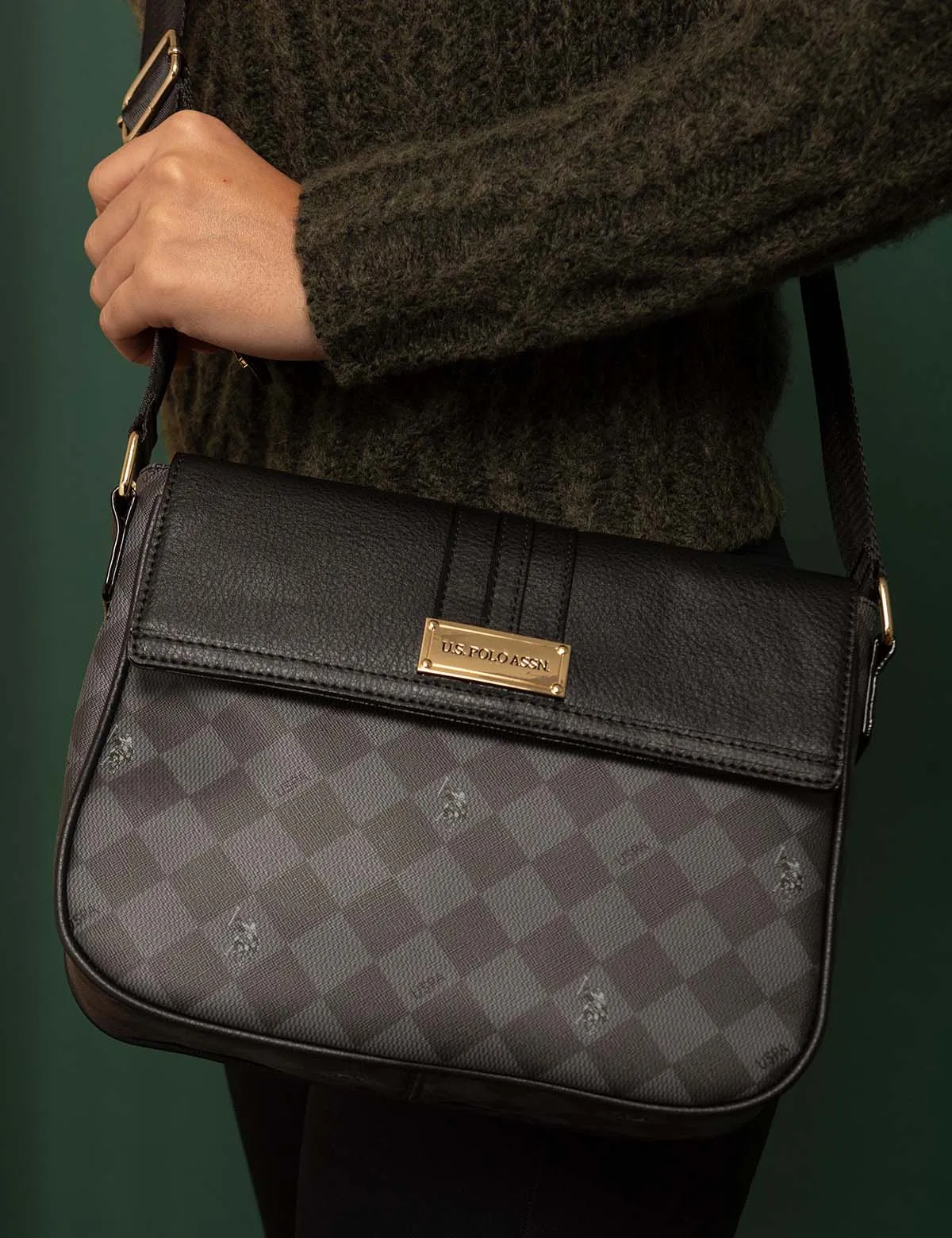 DIAMOND SIGNATURE MESSENGER CROSSBODY BAG sold by U.S. Polo Assn. product image thumbnail 4