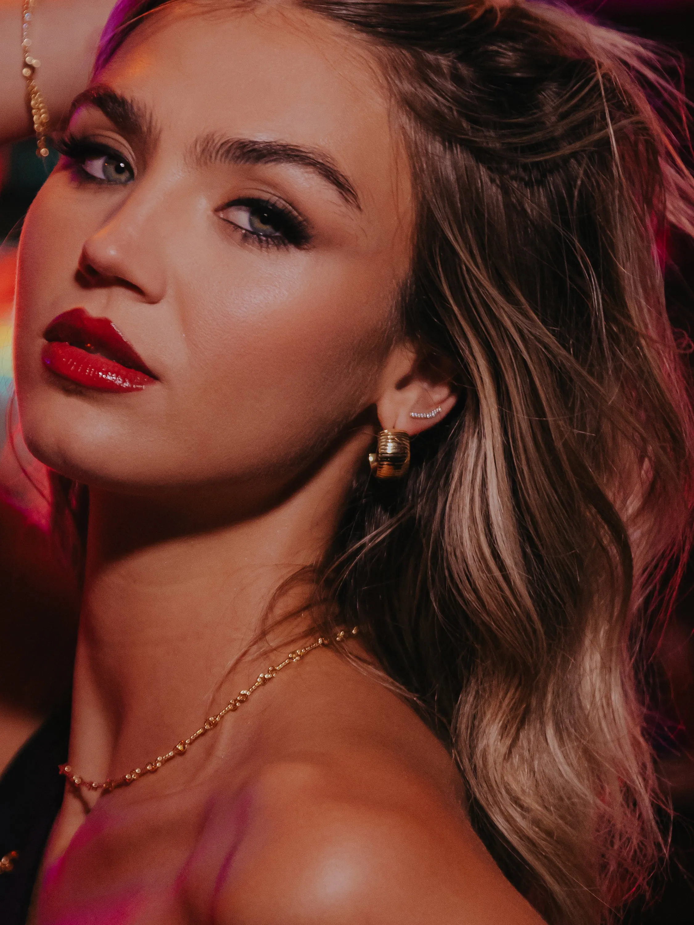 Ribbed Statement Hoop Earrings sold by Uncommon James product image thumbnail 4