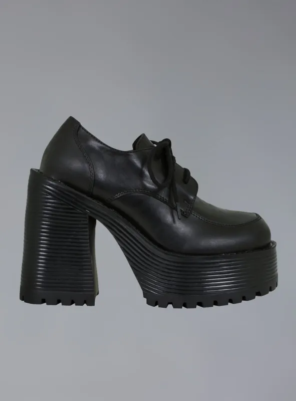 Des Shoe sold by UNIF