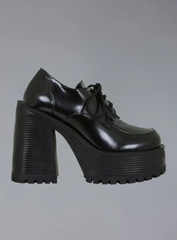 Des Shoe sold by UNIF
