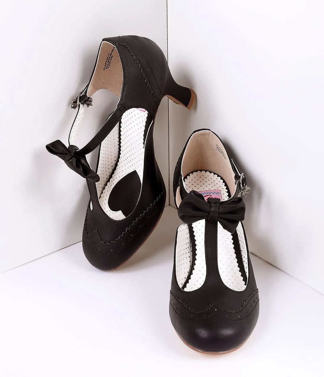 1940s Black Faux Leather Round Toe Kitten Heel sold by Unique Vintage product image thumbnail 4