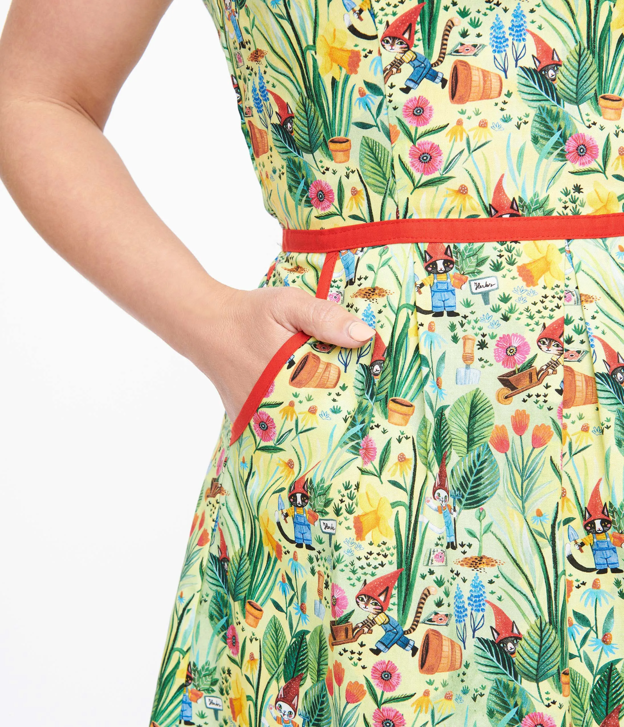 Retrolicious 1950s Red & Green Garden Print Cotton Fit & Flare Dress sold by Unique Vintage product image thumbnail 2