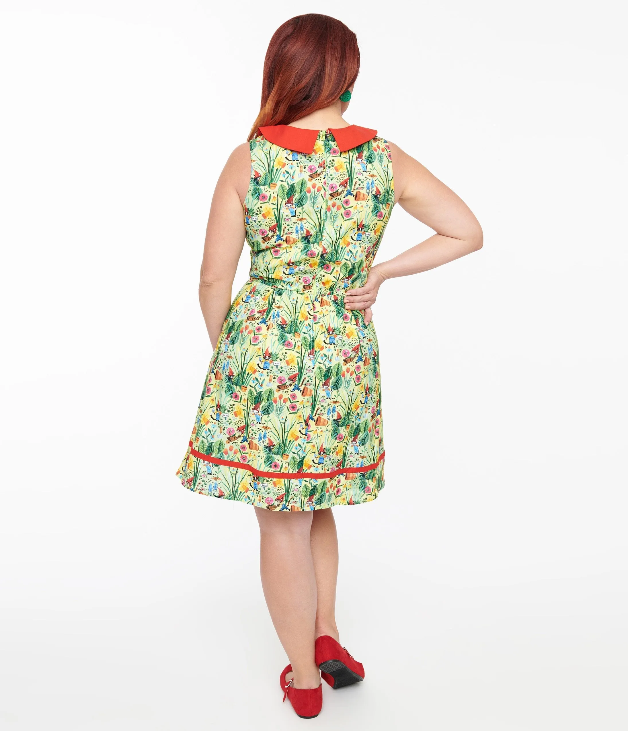 Retrolicious 1950s Red & Green Garden Print Cotton Fit & Flare Dress sold by Unique Vintage product image thumbnail 3