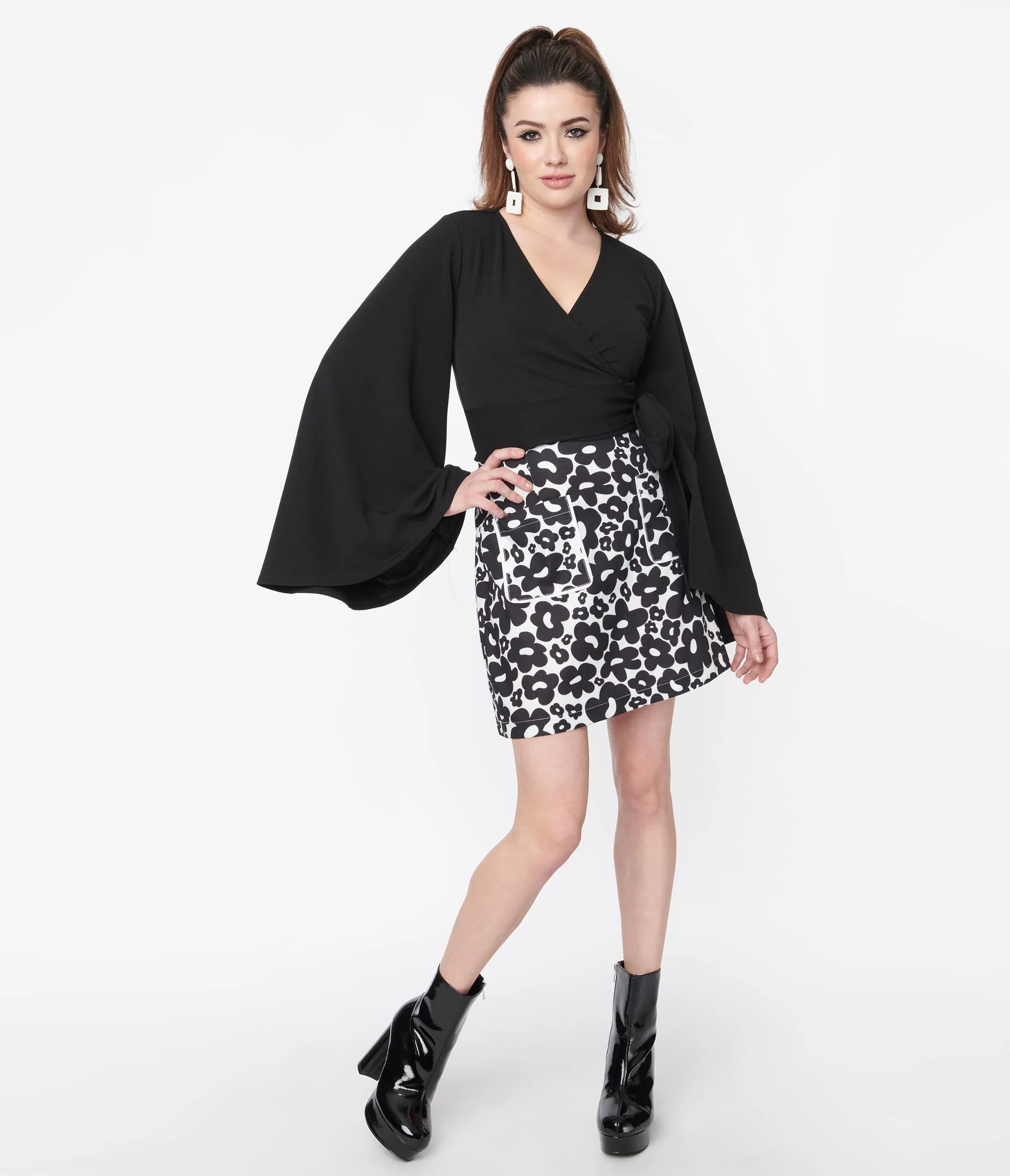 Smak Parlour White & Black Lazy Daisy Print Mini Skirt sold by Unique Vintage product image thumbnail 5