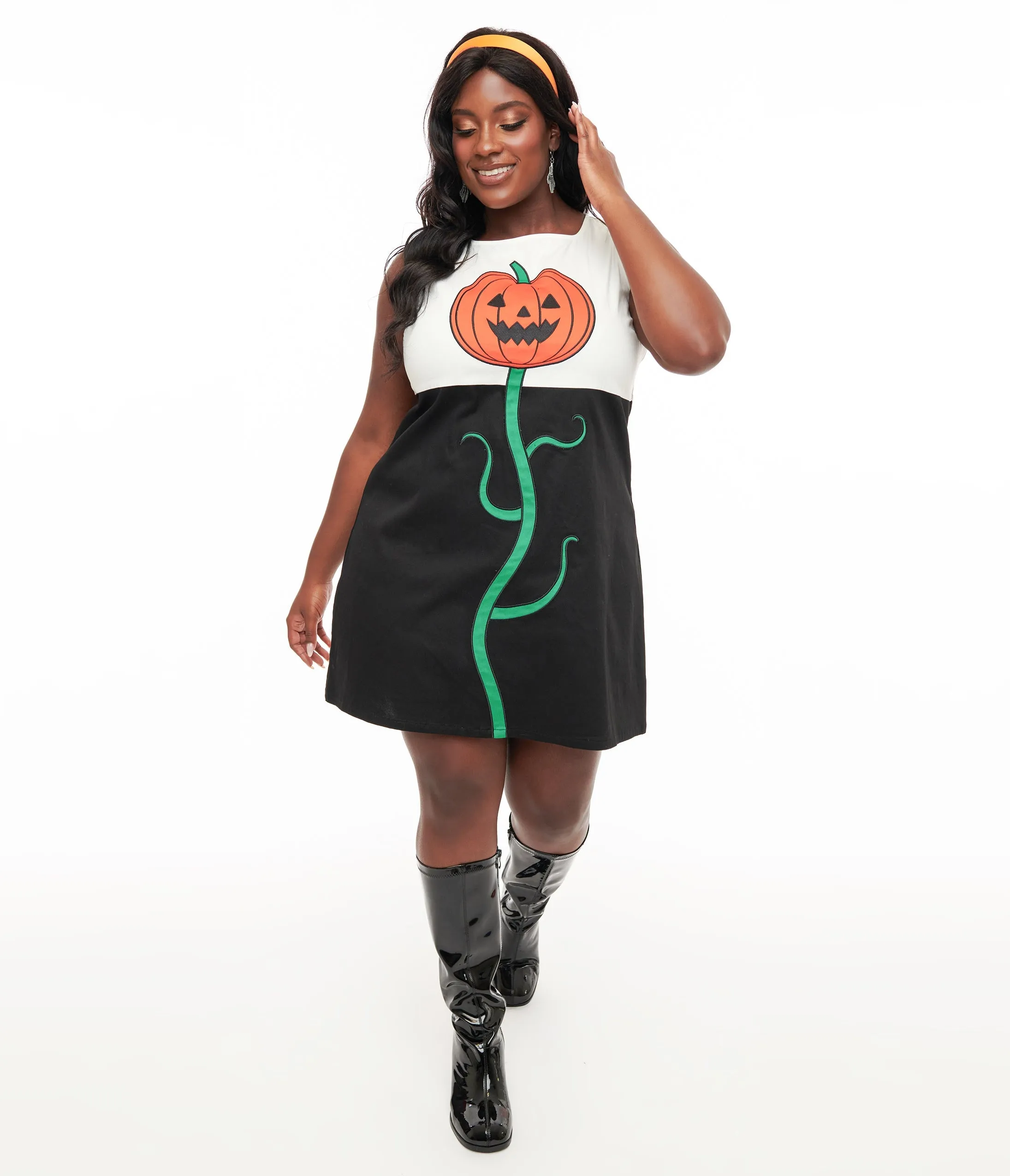 Smak Parlour Plus Size 1960s Black & White Pumpkin Head Shift Dress sold by Unique Vintage