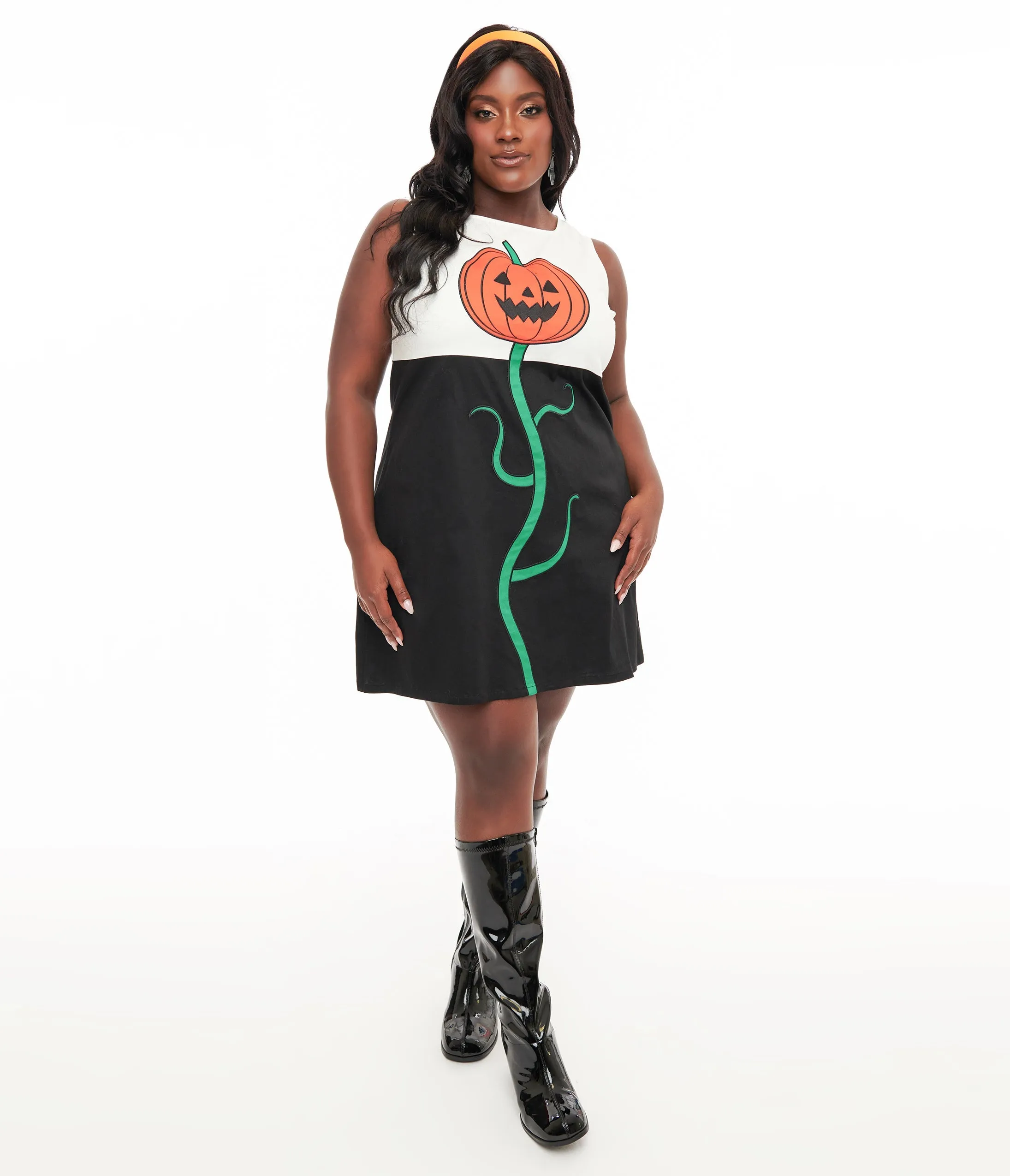 Smak Parlour Plus Size 1960s Black & White Pumpkin Head Shift Dress sold by Unique Vintage product image thumbnail 3