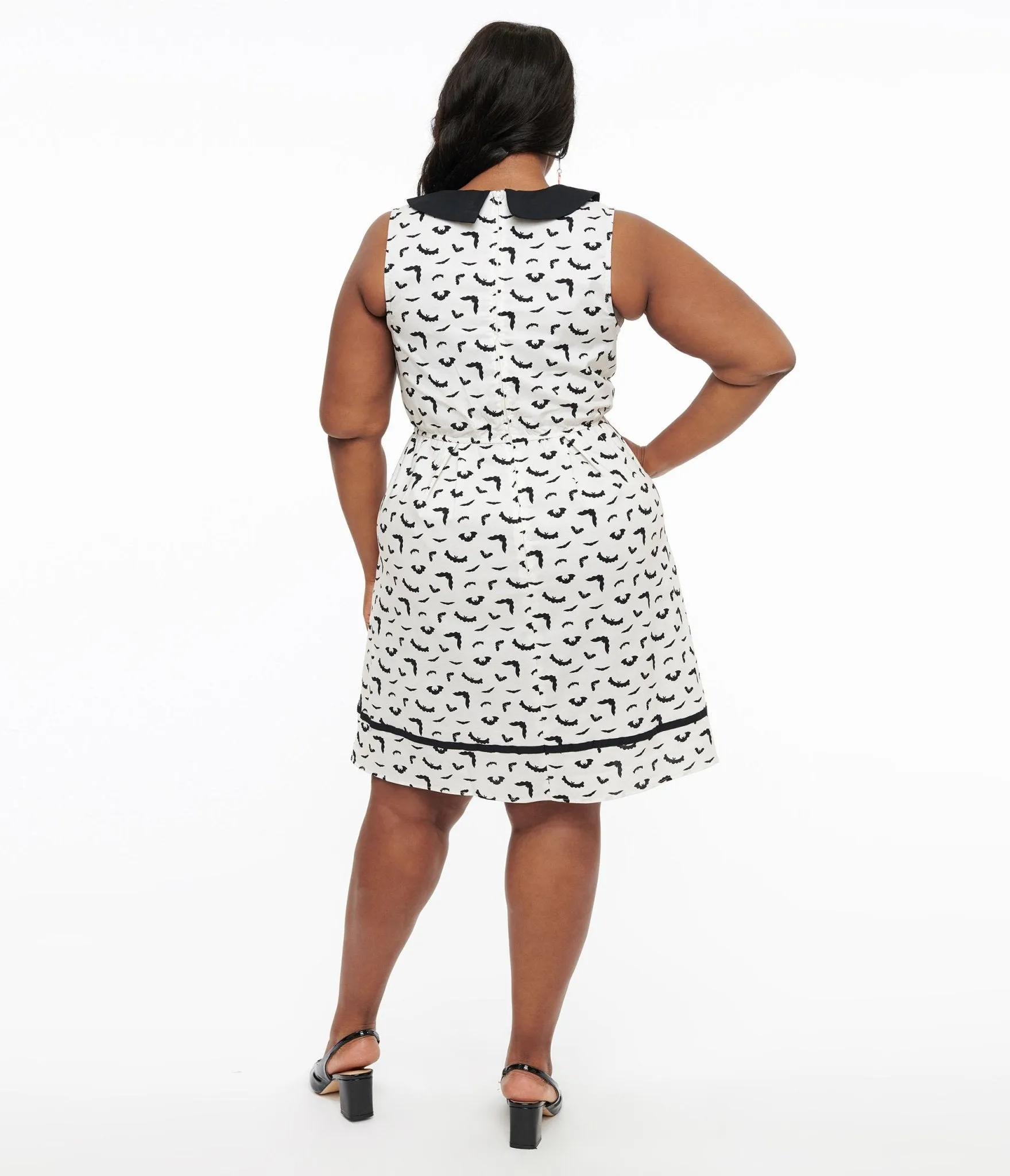Retrolicious 1950s Plus Size White & Black Bat Print Collared Fit & Flare Dress sold by Unique Vintage product image thumbnail 3